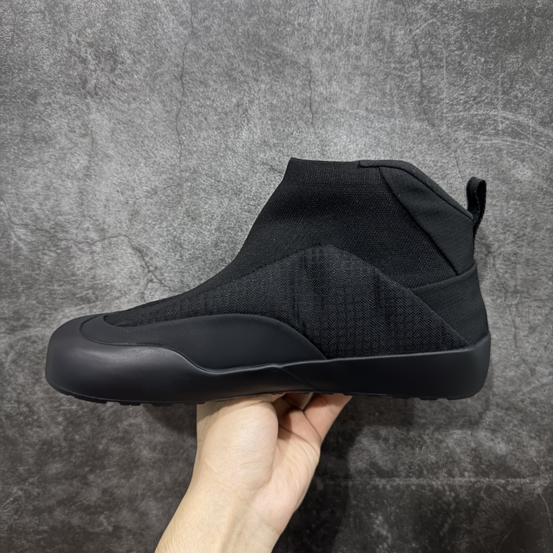 图片[2]-【公司级】ArcTeryx kragg 2024 始祖鸟新款高帮休闲鞋户外运动鞋袜子鞋 采用耐磨防滑鞋底 搭配3cm内增高 柔软鞋垫 上脚轻盈舒适，减震效果强悍，简约的网眼透气材料加一脚蹬设计穿脱方便，颜色百搭， 低调简单，上脚舒适轻便包裹性强无负重感，四季百搭！ 尺码： 39 40 41 42 43 44-选品中心