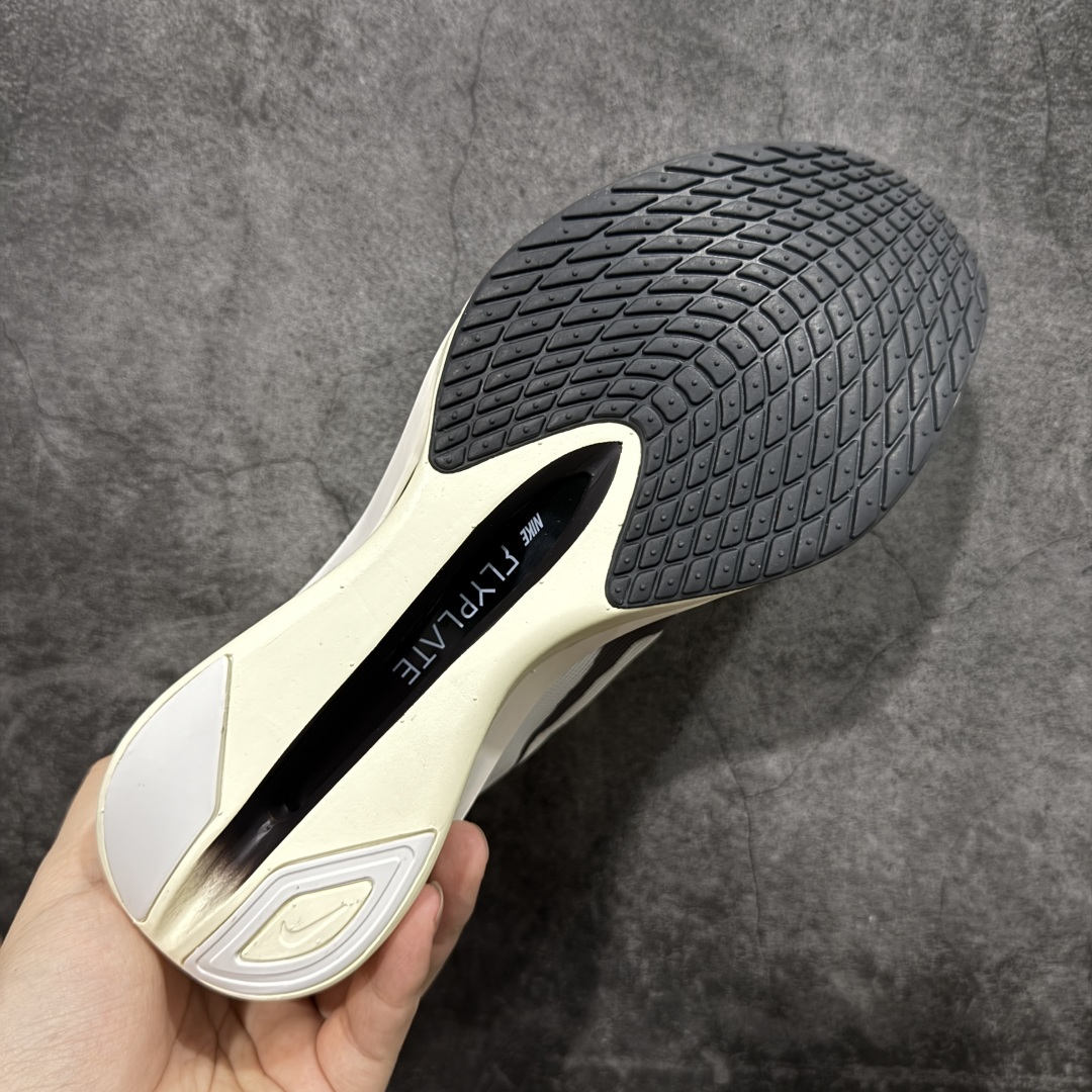 图片[9]-【XE纯原版】Nike ZoomX Vaporfly NEXT%4 减震马拉松跑步鞋 HV6107-100 全掌真碳板 原楦原纸版数据开发  目前市场最强品质 原版购入开发 原版定制网纱鞋面 分体式组合大底 中间层夹心全掌抗扭碳板 下层一次ReactX泡棉 区别市场一体底 超高质检清洁度 一切材质配件均与原版一致 原楦原纸板开发 匹配原版98%以上 完美弧度版型 原厂鞋标 立体反光鞋盒标 高端玩家必推版本 高价零售必推版本 欢迎对比市面任意版本‼️ 这双鞋简直是时尚与科技的完美融合，质感爆棚，搭配超亮眼的银色大勾子，瞬间成为街头焦点。不仅颜值在线，缓震性能更是一绝 不管是日常出街还是慢跑锻炼，都能给双脚极致舒适体验。  码数超全，36- 46 码任你选！别犹豫啦，穿上它，轻松走出潮流范，开启你的时尚运动新旅程 码段：36-46-选品中心