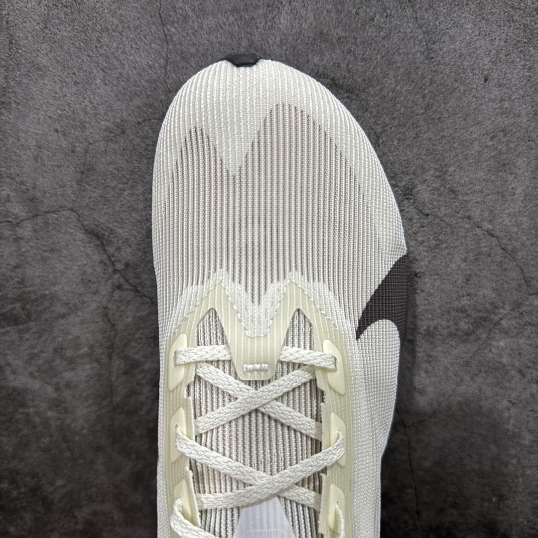 图片[5]-【XE纯原版】Nike ZoomX Vaporfly NEXT%4 减震马拉松跑步鞋 HV6107-100 全掌真碳板 原楦原纸版数据开发  目前市场最强品质 原版购入开发 原版定制网纱鞋面 分体式组合大底 中间层夹心全掌抗扭碳板 下层一次ReactX泡棉 区别市场一体底 超高质检清洁度 一切材质配件均与原版一致 原楦原纸板开发 匹配原版98%以上 完美弧度版型 原厂鞋标 立体反光鞋盒标 高端玩家必推版本 高价零售必推版本 欢迎对比市面任意版本‼️ 这双鞋简直是时尚与科技的完美融合，质感爆棚，搭配超亮眼的银色大勾子，瞬间成为街头焦点。不仅颜值在线，缓震性能更是一绝 不管是日常出街还是慢跑锻炼，都能给双脚极致舒适体验。  码数超全，36- 46 码任你选！别犹豫啦，穿上它，轻松走出潮流范，开启你的时尚运动新旅程 码段：36-46-选品中心
