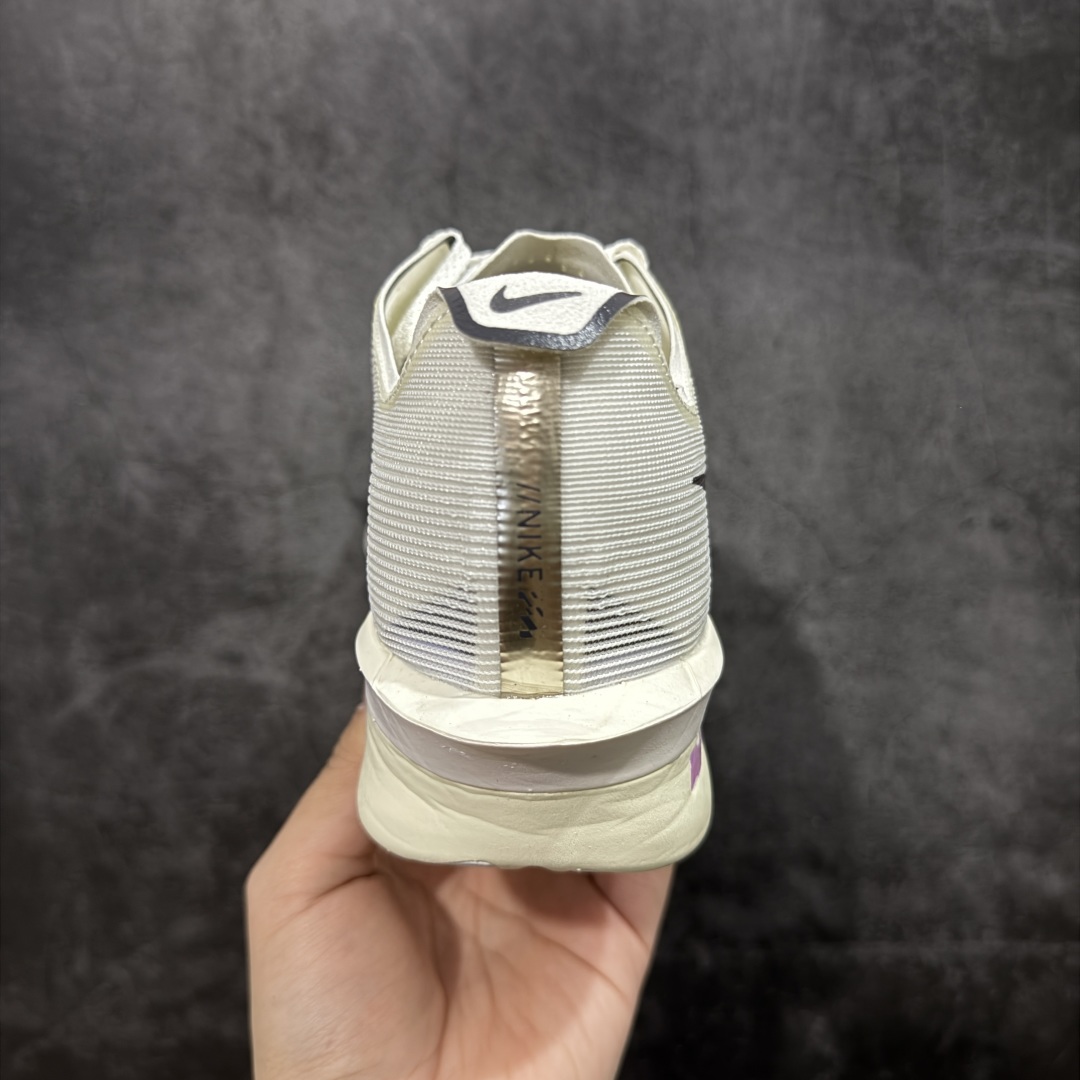 图片[4]-【XE纯原版】Nike ZoomX Vaporfly NEXT%4 减震马拉松跑步鞋 HV6107-100 全掌真碳板 原楦原纸版数据开发  目前市场最强品质 原版购入开发 原版定制网纱鞋面 分体式组合大底 中间层夹心全掌抗扭碳板 下层一次ReactX泡棉 区别市场一体底 超高质检清洁度 一切材质配件均与原版一致 原楦原纸板开发 匹配原版98%以上 完美弧度版型 原厂鞋标 立体反光鞋盒标 高端玩家必推版本 高价零售必推版本 欢迎对比市面任意版本‼️ 这双鞋简直是时尚与科技的完美融合，质感爆棚，搭配超亮眼的银色大勾子，瞬间成为街头焦点。不仅颜值在线，缓震性能更是一绝 不管是日常出街还是慢跑锻炼，都能给双脚极致舒适体验。  码数超全，36- 46 码任你选！别犹豫啦，穿上它，轻松走出潮流范，开启你的时尚运动新旅程 码段：36-46-选品中心