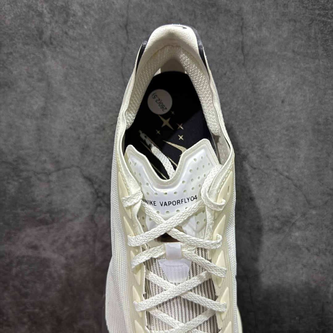 图片[8]-【XE纯原版】Nike ZoomX Vaporfly NEXT%4 减震马拉松跑步鞋 HV6107-100 全掌真碳板 原楦原纸版数据开发  目前市场最强品质 原版购入开发 原版定制网纱鞋面 分体式组合大底 中间层夹心全掌抗扭碳板 下层一次ReactX泡棉 区别市场一体底 超高质检清洁度 一切材质配件均与原版一致 原楦原纸板开发 匹配原版98%以上 完美弧度版型 原厂鞋标 立体反光鞋盒标 高端玩家必推版本 高价零售必推版本 欢迎对比市面任意版本‼️ 这双鞋简直是时尚与科技的完美融合，质感爆棚，搭配超亮眼的银色大勾子，瞬间成为街头焦点。不仅颜值在线，缓震性能更是一绝 不管是日常出街还是慢跑锻炼，都能给双脚极致舒适体验。  码数超全，36- 46 码任你选！别犹豫啦，穿上它，轻松走出潮流范，开启你的时尚运动新旅程 码段：36-46-选品中心