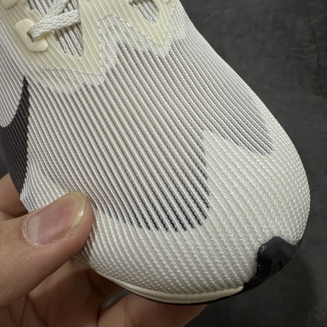 图片[5]-【XE纯原版】Nike ZoomX Vaporfly NEXT%4 减震马拉松跑步鞋 HV6107-100 全掌真碳板 原楦原纸版数据开发  目前市场最强品质 原版购入开发 原版定制网纱鞋面 分体式组合大底 中间层夹心全掌抗扭碳板 下层一次ReactX泡棉 区别市场一体底 超高质检清洁度 一切材质配件均与原版一致 原楦原纸板开发 匹配原版98%以上 完美弧度版型 原厂鞋标 立体反光鞋盒标 高端玩家必推版本 高价零售必推版本 欢迎对比市面任意版本‼️ 这双鞋简直是时尚与科技的完美融合，质感爆棚，搭配超亮眼的银色大勾子，瞬间成为街头焦点。不仅颜值在线，缓震性能更是一绝 不管是日常出街还是慢跑锻炼，都能给双脚极致舒适体验。  码数超全，36- 46 码任你选！别犹豫啦，穿上它，轻松走出潮流范，开启你的时尚运动新旅程 码段：36-46-选品中心