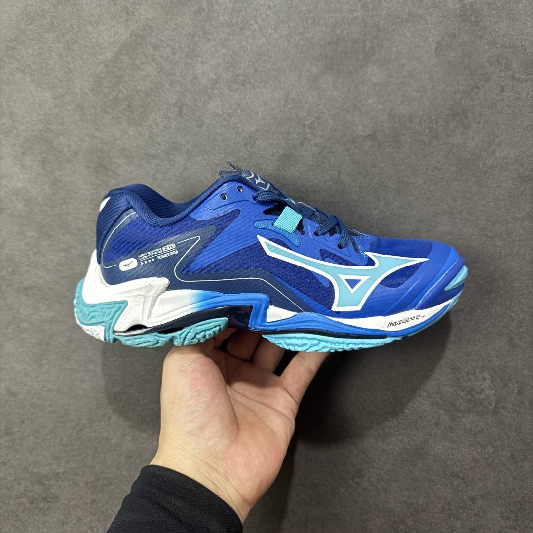 【公司级】美津浓Mizuno Wave Lightning Z8 闪电Z8系列低帮排球羽毛球运动鞋“蓝浅蓝” 升级原楦原纸版开发 #采用高频热熔网织布鞋面材质 #后掌wave物理镂空设计 #外置特殊防滑耐磨橡胶大底 货号:V1GA240001 尺码:36 36.5 37.5 38 38.5 39 40 40.5 41 42 42.5 43 44 45 编码:LNH280290-选品中心