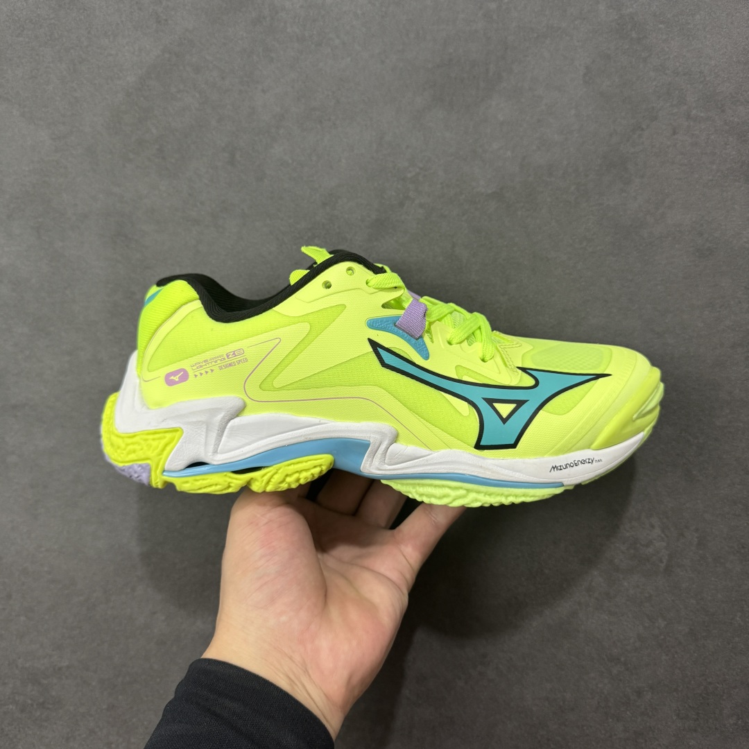 【公司级】美津浓Mizuno Wave Lightning Z8 闪电Z8系列低帮排球羽毛球运动鞋 升级原楦原纸版开发 #采用高频热熔网织布鞋面材质 #后掌wave物理镂空设计 #外置特殊防滑耐磨橡胶大底 货号:V1GA240011 尺码:36 36.5 37.5 38 38.5 39 40 40.5 41 42 42.5 43 44 45 编码:LNH280290-选品中心