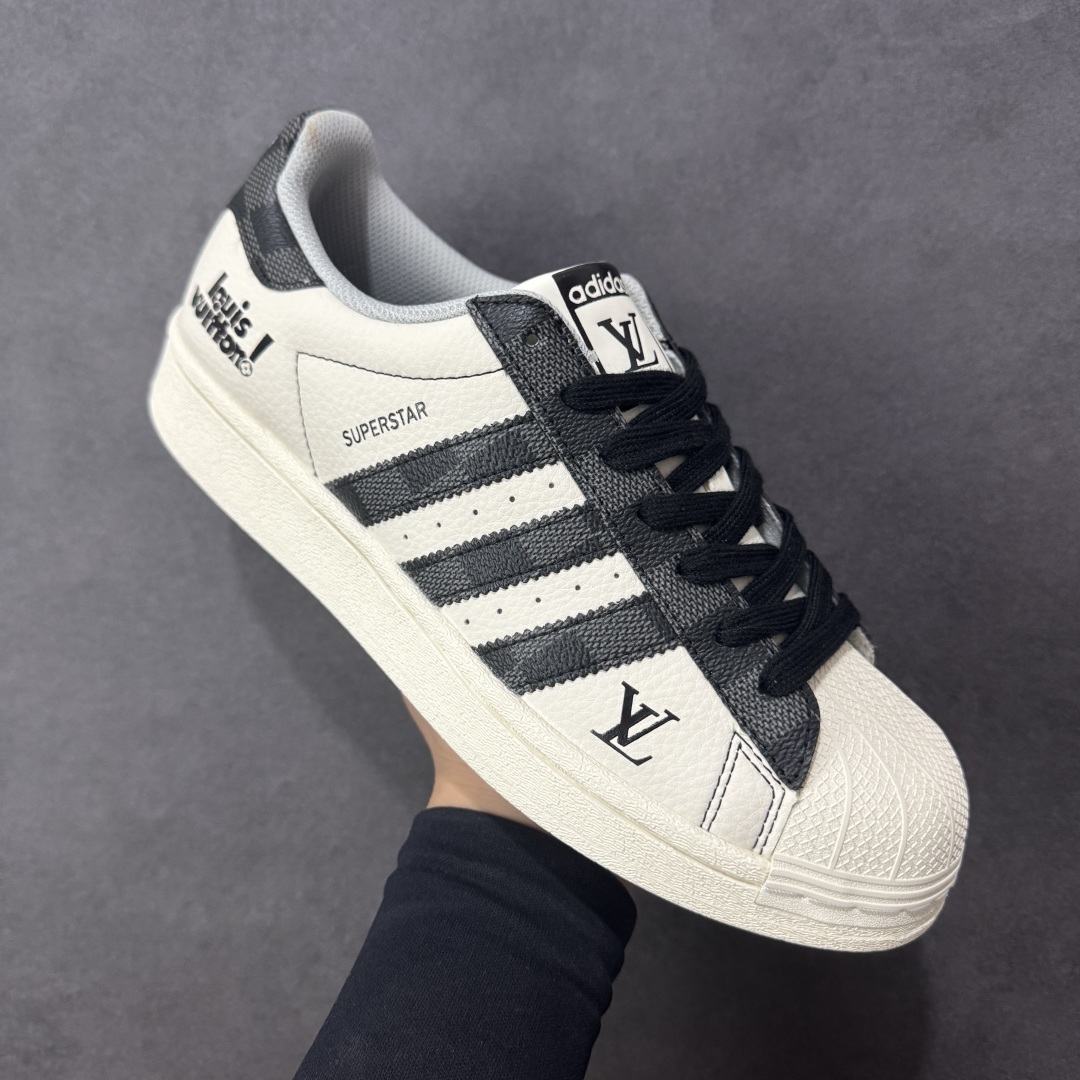 图片[3]-【定制版】Louis Vuitton x Ad Superstar 定制配色 Lv联名 三叶草低帮休闲百搭贝壳头板鞋 QF5806 公司级版本 大厂流水作业生产 超高清洁度 皮料切割干净无任何毛边 细节完美   尺码：36 36.5 37 38 38.5 39 40 40.5 41 42 42.5 43 44 44.5 45 编码：QFB290300-选品中心