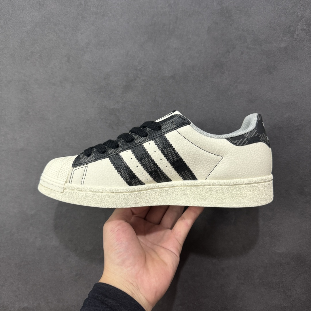 图片[2]-【定制版】Louis Vuitton x Ad Superstar 定制配色 Lv联名 三叶草低帮休闲百搭贝壳头板鞋 QF5806 公司级版本 大厂流水作业生产 超高清洁度 皮料切割干净无任何毛边 细节完美   尺码：36 36.5 37 38 38.5 39 40 40.5 41 42 42.5 43 44 44.5 45 编码：QFB290300-选品中心