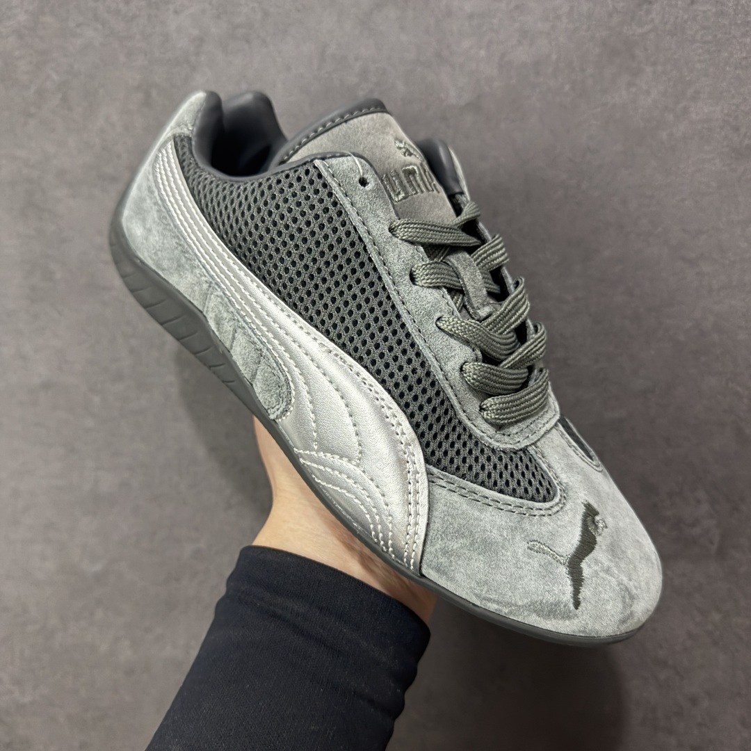 图片[3]-【公司级】PUMA Speedcat 彪马 低帮 碳灰银 男女同款 防滑耐磨低邦训练鞋生活休闲鞋赛车鞋 鞋型是Puma联合赛车运动品牌Sparcoh专为专业赛车手而打造，流线型的灰色翻毛皮鞋面低调却不失质感台。侧面银色LLogo加上灰色的烫金Puma字样以及鞋舌碳灰色Puman字样及Logo，让灰色的鞋子显得不那么单调，鞋头彪马Logo以碳灰色呈现，鞋底平坦，采用轮胎纹路设计，防滑耐磨。 货号：403902-02 尺码：35.5-45带半码 编码：LNHB190200-选品中心