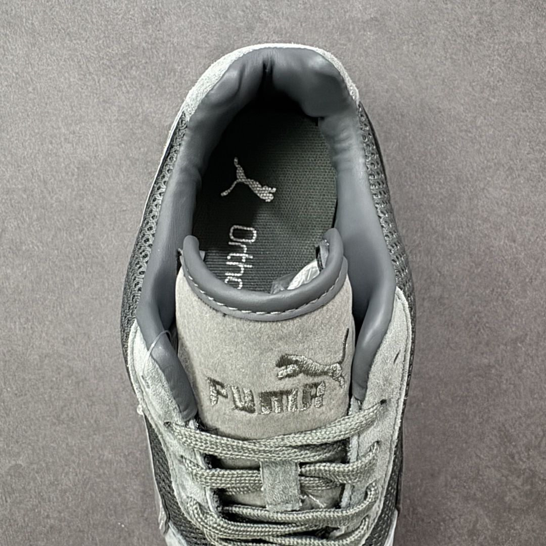 图片[7]-【公司级】PUMA Speedcat 彪马 低帮 碳灰银 男女同款 防滑耐磨低邦训练鞋生活休闲鞋赛车鞋 鞋型是Puma联合赛车运动品牌Sparcoh专为专业赛车手而打造，流线型的灰色翻毛皮鞋面低调却不失质感台。侧面银色LLogo加上灰色的烫金Puma字样以及鞋舌碳灰色Puman字样及Logo，让灰色的鞋子显得不那么单调，鞋头彪马Logo以碳灰色呈现，鞋底平坦，采用轮胎纹路设计，防滑耐磨。 货号：403902-02 尺码：35.5-45带半码 编码：LNHB190200-选品中心