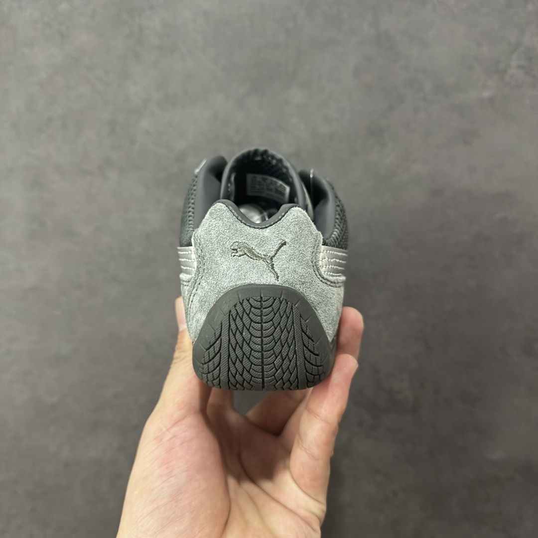 图片[4]-【公司级】PUMA Speedcat 彪马 低帮 碳灰银 男女同款 防滑耐磨低邦训练鞋生活休闲鞋赛车鞋 鞋型是Puma联合赛车运动品牌Sparcoh专为专业赛车手而打造，流线型的灰色翻毛皮鞋面低调却不失质感台。侧面银色LLogo加上灰色的烫金Puma字样以及鞋舌碳灰色Puman字样及Logo，让灰色的鞋子显得不那么单调，鞋头彪马Logo以碳灰色呈现，鞋底平坦，采用轮胎纹路设计，防滑耐磨。 货号：403902-02 尺码：35.5-45带半码 编码：LNHB190200-选品中心