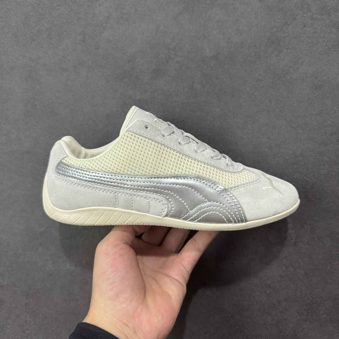 【公司级】PUMA Speedcat OG 彪马 低帮 云端白 男女同款 防滑耐磨低邦训练鞋生活休闲鞋赛车鞋 鞋型是Puma联合赛车运动品牌SparcohL专为专业赛车手而打造,流线型的米白翻毛皮鞋面低调却不失质感,侧面银色Logo加上米白的刺绣Puma字样以及鞋舌米白Puman字样及Logo,让米白的鞋子显得不那么单调,鞋头彪马Logo以米色呈现,鞋底平坦,采用轮胎纹路设计,防滑耐磨。 货号:403902-01 尺码:35.5-45带半码 编码:LNHB190200-选品中心