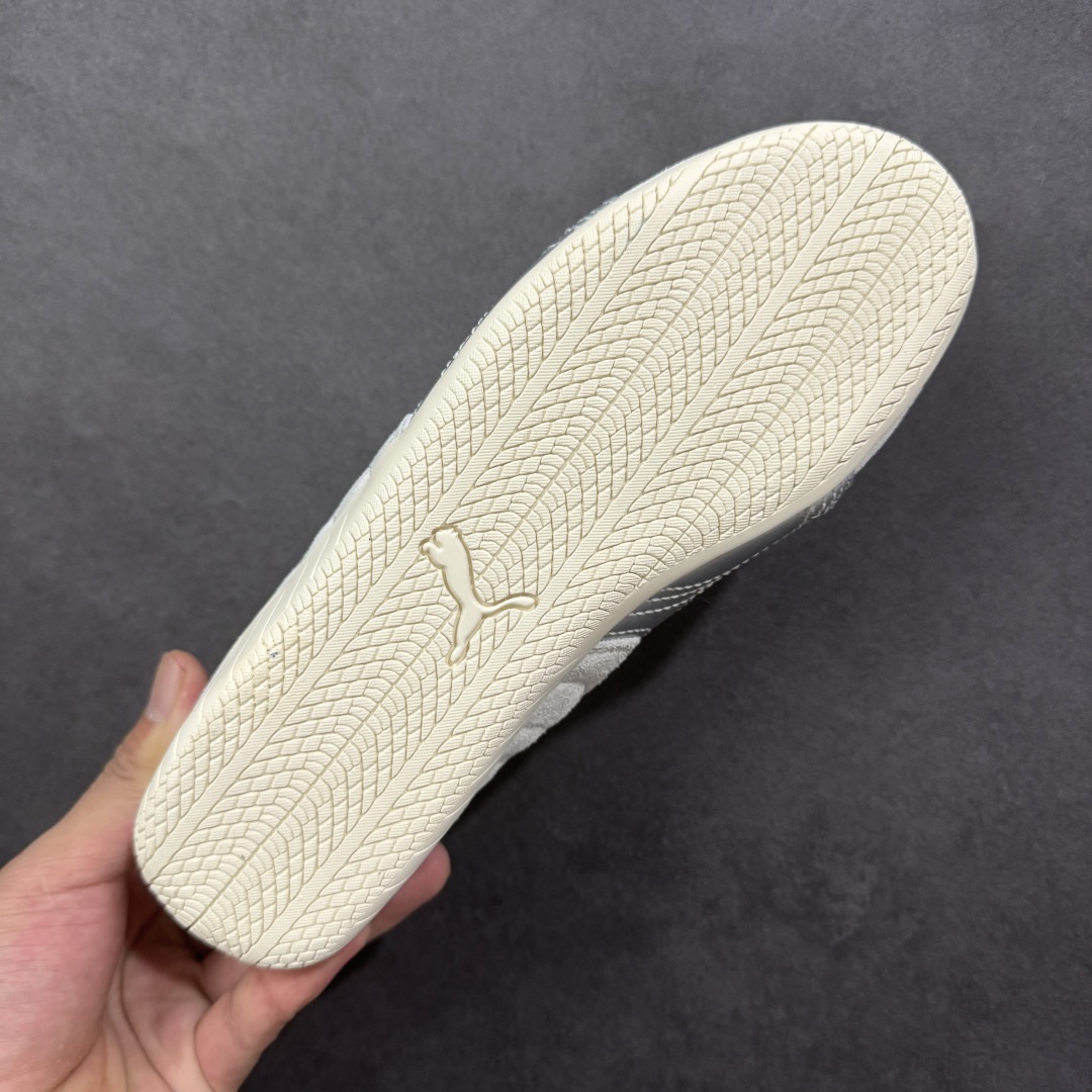 图片[9]-【公司级】PUMA Speedcat OG 彪马 低帮 云端白 男女同款 防滑耐磨低邦训练鞋生活休闲鞋赛车鞋 鞋型是Puma联合赛车运动品牌SparcohL专为专业赛车手而打造，流线型的米白翻毛皮鞋面低调却不失质感，侧面银色Logo加上米白的刺绣Puma字样以及鞋舌米白Puman字样及Logo，让米白的鞋子显得不那么单调，鞋头彪马Logo以米色呈现，鞋底平坦，采用轮胎纹路设计，防滑耐磨。 货号：403902-01 尺码：35.5-45带半码 编码：LNHB190200-选品中心