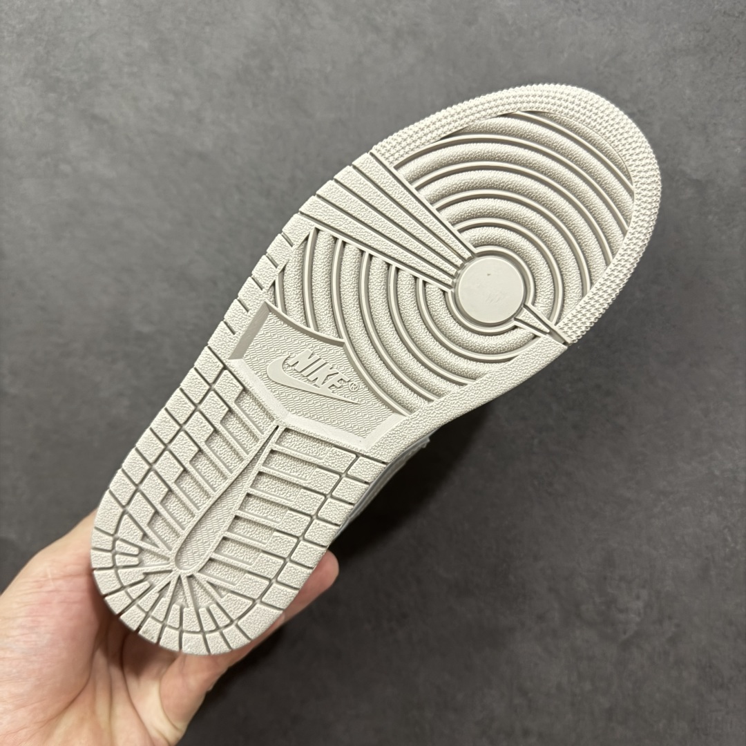 图片[9]-【K版纯原】Air Jordan AJ1 Mid 中帮 白棕 DQ8426-200 全新流水线出品 DT版本唯一平替选择 市场第二梯队最强版 全部原鞋开发 原楦原纸板开发 全鞋电脑针车 原厂内置全掌气垫 原盒内在原标 唯一Zp原版鞋带绑法 免检产品 全新2022版型 全头层皮料 完美零毛边处理 原厂配置全掌气垫 价格定位良心 几十个配色陆续出货 尺码：36 36.5 37.5 38 38.5 39 40 40.5 41 42 42.5 43 44 44.5 45 46-选品中心