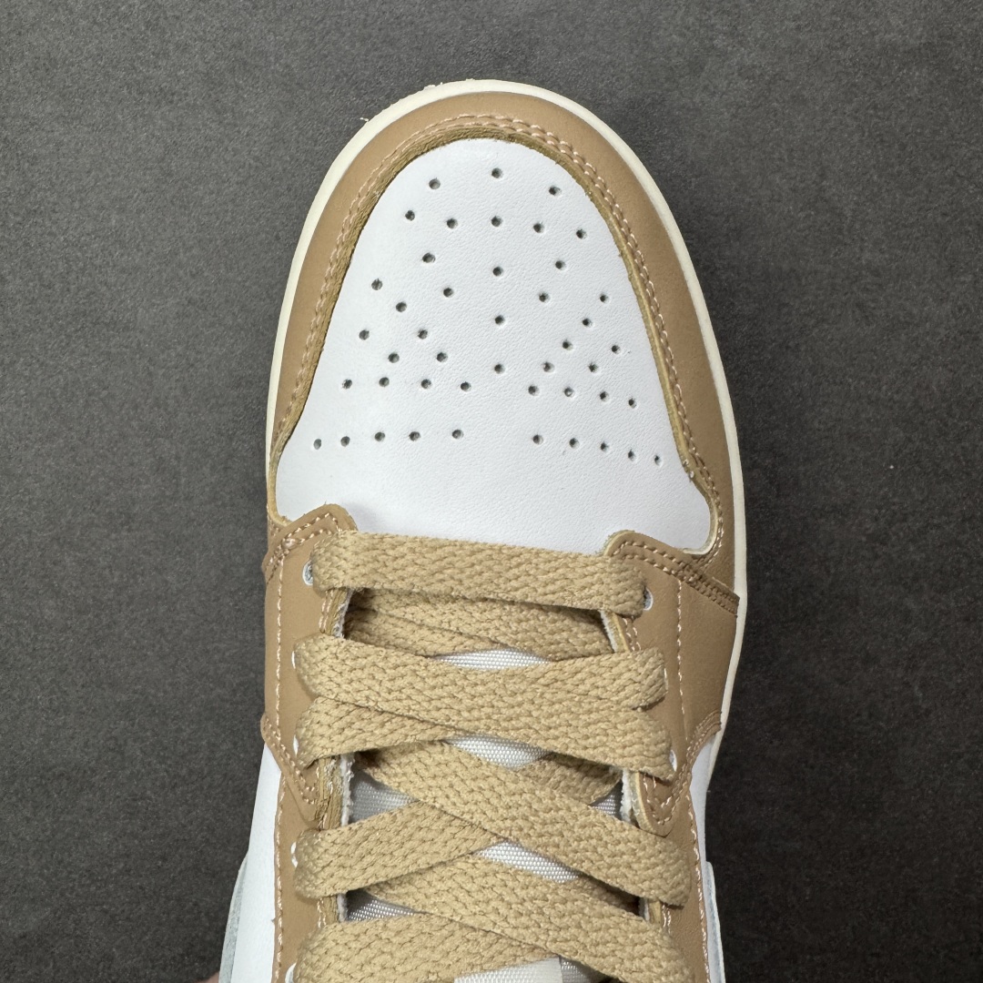 图片[8]-【K版纯原】Air Jordan AJ1 Mid 中帮 白棕 DQ8426-200 全新流水线出品 DT版本唯一平替选择 市场第二梯队最强版 全部原鞋开发 原楦原纸板开发 全鞋电脑针车 原厂内置全掌气垫 原盒内在原标 唯一Zp原版鞋带绑法 免检产品 全新2022版型 全头层皮料 完美零毛边处理 原厂配置全掌气垫 价格定位良心 几十个配色陆续出货 尺码：36 36.5 37.5 38 38.5 39 40 40.5 41 42 42.5 43 44 44.5 45 46-选品中心
