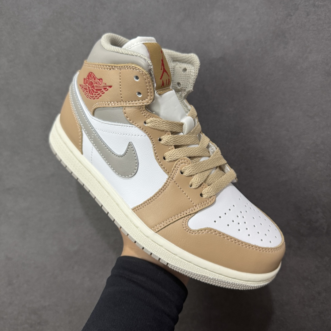 图片[3]-【K版纯原】Air Jordan AJ1 Mid 中帮 白棕 DQ8426-200 全新流水线出品 DT版本唯一平替选择 市场第二梯队最强版 全部原鞋开发 原楦原纸板开发 全鞋电脑针车 原厂内置全掌气垫 原盒内在原标 唯一Zp原版鞋带绑法 免检产品 全新2022版型 全头层皮料 完美零毛边处理 原厂配置全掌气垫 价格定位良心 几十个配色陆续出货 尺码：36 36.5 37.5 38 38.5 39 40 40.5 41 42 42.5 43 44 44.5 45 46-选品中心