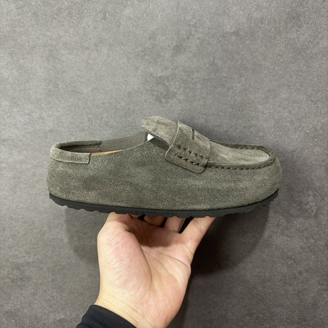 【BK版本】Birkenstock 博肯一脚蹬系列 深灰反绒 广东原产采用质地柔软牛皮绒面革植入羊羔毛鞋垫和里衬材质中底搭载缓震软木橡胶 纯色羊毛内里,保暖不乏时尚 外置EVA轻量片装外底 德国百年知名鞋履品牌·博肯Birkenstock 勃肯系列! 货号:0250901 尺码:35-44-选品中心