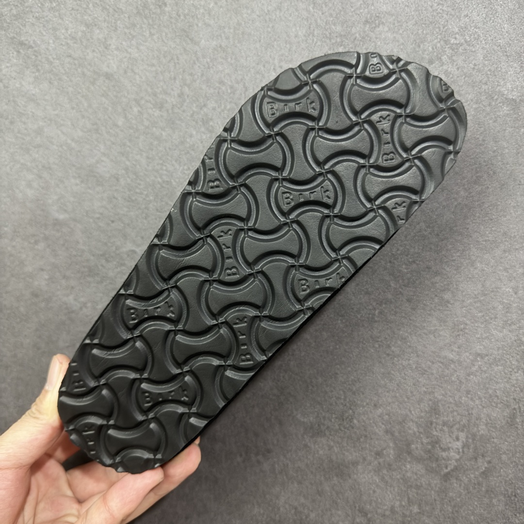 图片[9]-【BK版本】Birkenstock 博肯一脚蹬系列 黑色反绒 广东原产采用质地柔软牛皮绒面革植入羊羔毛鞋垫和里衬材质中底搭载缓震软木橡胶 纯色羊毛内里，保暖不乏时尚 外置EVA轻量片装外底 德国百年知名鞋履品牌·博肯Birkenstock 勃肯系列！ 货号：0250901 尺码：35-44-选品中心
