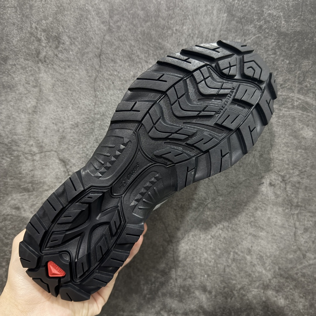 图片[9]-【绿x升级版】Salomon XT-QUEST ADV 萨洛蒙情侣款户外机能鞋 黑蓝 491260 全新绿x升级版 品质大改进 ‼️ 全鞋改进为原厂一致材料打造 全新修长鞋型 相对老版臃肿鞋型 此版的版型更正 全新玻璃冲刀 清洁度提升 同步原版左右鞋带孔的间距加大（之前老版间距太小） 网面与鞋头材料校对一致无色差（老版网面有色差） 鞋后跟反口V字定型同步zp（老版臃肿为U字后跟反口） 鞋舌两侧鞋帮脚踝处更加直挺（之前老版往中间踏） 鞋盒黑盒改正为原版牛皮纸鞋盒 鞋头处添加☯️太极标 所有细节多次修改校正 坚持同步原版无差别 毋庸置疑全市场最好的版本💪🏻终端优势供应 尺码：36-46-选品中心