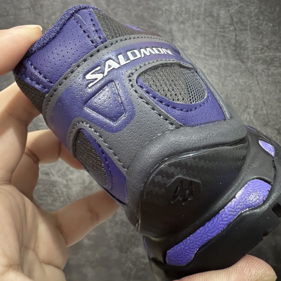 图片[2]-【绿x升级版】Salomon XT-QUEST ADV 萨洛蒙情侣款户外机能鞋 黑蓝 491260 全新绿x升级版 品质大改进 ‼️ 全鞋改进为原厂一致材料打造 全新修长鞋型 相对老版臃肿鞋型 此版的版型更正 全新玻璃冲刀 清洁度提升 同步原版左右鞋带孔的间距加大（之前老版间距太小） 网面与鞋头材料校对一致无色差（老版网面有色差） 鞋后跟反口V字定型同步zp（老版臃肿为U字后跟反口） 鞋舌两侧鞋帮脚踝处更加直挺（之前老版往中间踏） 鞋盒黑盒改正为原版牛皮纸鞋盒 鞋头处添加☯️太极标 所有细节多次修改校正 坚持同步原版无差别 毋庸置疑全市场最好的版本💪🏻终端优势供应 尺码：36-46-选品中心