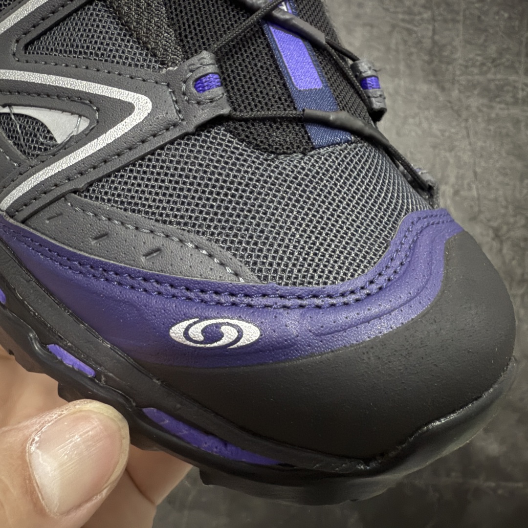 图片[6]-【绿x升级版】Salomon XT-QUEST ADV 萨洛蒙情侣款户外机能鞋 黑蓝 491260 全新绿x升级版 品质大改进 ‼️ 全鞋改进为原厂一致材料打造 全新修长鞋型 相对老版臃肿鞋型 此版的版型更正 全新玻璃冲刀 清洁度提升 同步原版左右鞋带孔的间距加大（之前老版间距太小） 网面与鞋头材料校对一致无色差（老版网面有色差） 鞋后跟反口V字定型同步zp（老版臃肿为U字后跟反口） 鞋舌两侧鞋帮脚踝处更加直挺（之前老版往中间踏） 鞋盒黑盒改正为原版牛皮纸鞋盒 鞋头处添加☯️太极标 所有细节多次修改校正 坚持同步原版无差别 毋庸置疑全市场最好的版本💪🏻终端优势供应 尺码：36-46-选品中心
