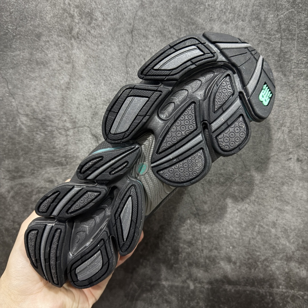 图片[9]-【纯原版】New Balance 新百伦 NB2000 网面休闲鞋 U20007PF NB官方重磅新品 一款融合复古设计与现代科技的跑鞋，以其经典的造型和舒适脚感，成为2025年复古潮流爱好的推荐单品。 极具视觉冲击力的5根ABZORB单元，以及无缝鞋面的设计，加上3M反光材质的装饰，比之前推出的9060系列更夸张，更具未来感。 货号：U20005F9 尺码：36-46.5-选品中心