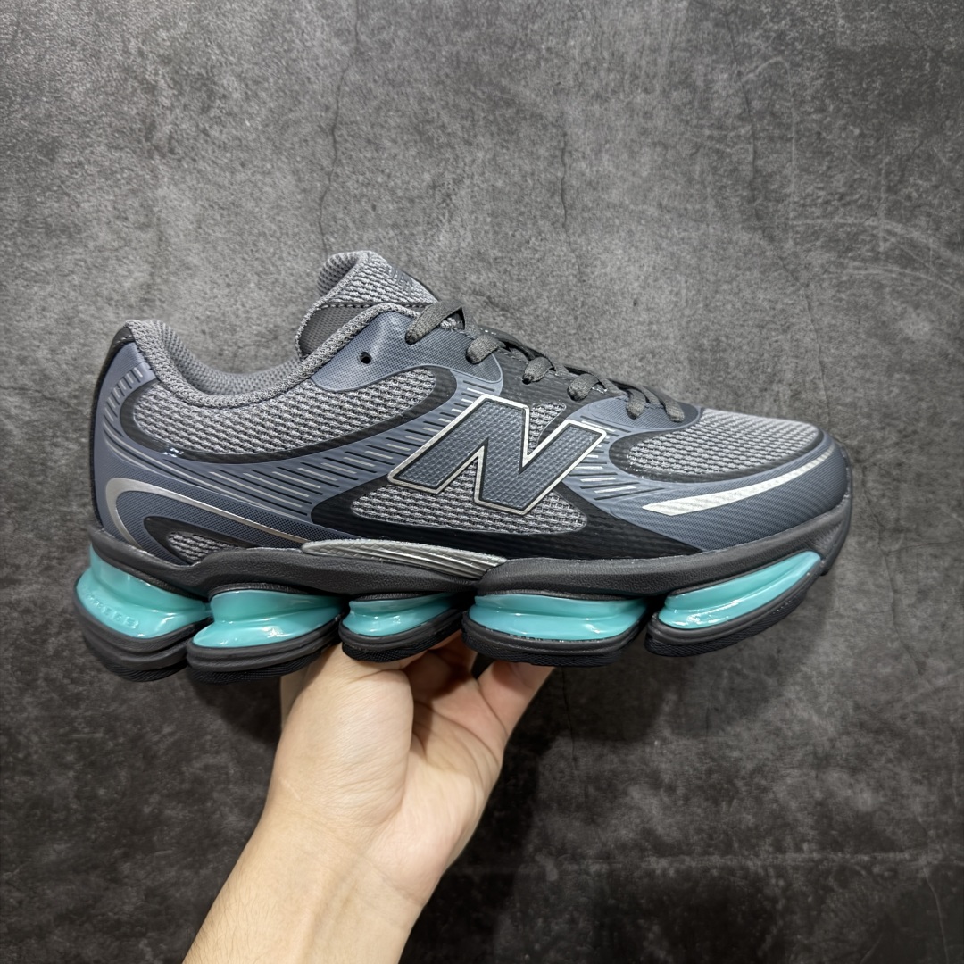 【纯原版】New Balance 新百伦 NB2000 网面休闲鞋 U20007PF NB官方重磅新品 一款融合复古设计与现代科技的跑鞋,以其经典的造型和舒适脚感,成为2025年复古潮流爱好的推荐单品。 极具视觉冲击力的5根ABZORB单元,以及无缝鞋面的设计,加上3M反光材质的装饰,比之前推出的9060系列更夸张,更具未来感。 货号:U20005F9 尺码:36-46.5-选品中心