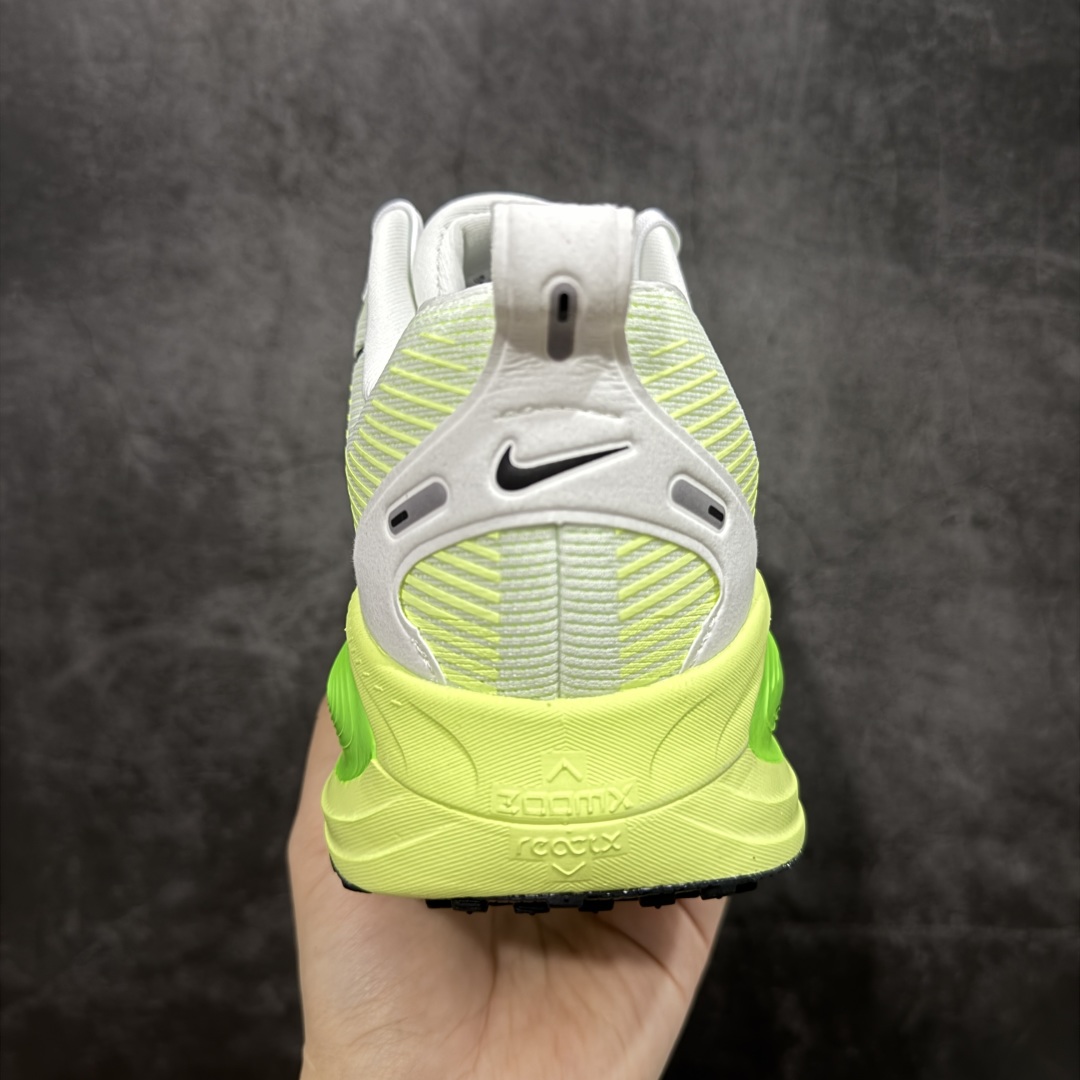图片[4]-【XE纯原版】Nike Air Zoom Vomero 18 全新科技运动跑鞋 HM6803-100    目前市场最强品质 原版购入开发 鞋面采用硅胶发泡立体印刷 分体式组合大底 上层超临界ZOOM X泡棉 下层一次ReactX泡棉 区别市场一体底 超高质检清洁度 一切材质配件均与原版一致 原楦原纸板开发 匹配原版98%以上 完美弧度版型 原厂鞋标 立体反光鞋盒标 鞋盒防撞海绵 高端玩家必推版本 高价零售必推版本 欢迎对比市面任意版本‼️ 这双鞋简直是时尚与科技的完美融合。 经典黑色鞋面，质感爆棚，搭配超亮眼的银色大勾子，瞬间成为街头焦点。不仅颜值在线，缓震性能更是一绝 不管是日常出街还是慢跑锻炼，都能给双脚极致舒适体验。  码数超全，39- 46 码任你选！别犹豫啦，穿上它，轻松走出潮流范，开启你的时尚运动新旅程！ 码段：36-46-选品中心