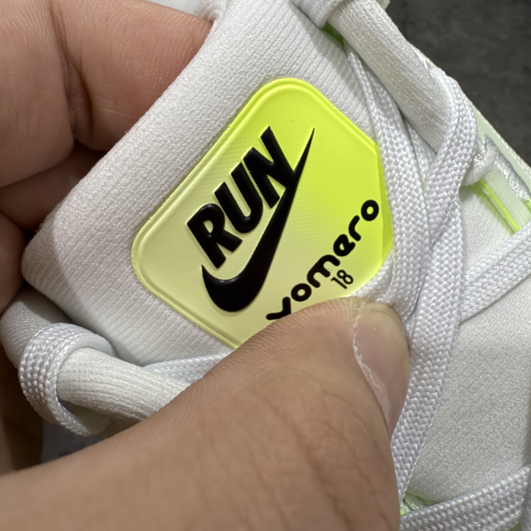 图片[6]-【XE纯原版】Nike Air Zoom Vomero 18 全新科技运动跑鞋 HM6803-100    目前市场最强品质 原版购入开发 鞋面采用硅胶发泡立体印刷 分体式组合大底 上层超临界ZOOM X泡棉 下层一次ReactX泡棉 区别市场一体底 超高质检清洁度 一切材质配件均与原版一致 原楦原纸板开发 匹配原版98%以上 完美弧度版型 原厂鞋标 立体反光鞋盒标 鞋盒防撞海绵 高端玩家必推版本 高价零售必推版本 欢迎对比市面任意版本‼️ 这双鞋简直是时尚与科技的完美融合。 经典黑色鞋面，质感爆棚，搭配超亮眼的银色大勾子，瞬间成为街头焦点。不仅颜值在线，缓震性能更是一绝 不管是日常出街还是慢跑锻炼，都能给双脚极致舒适体验。  码数超全，39- 46 码任你选！别犹豫啦，穿上它，轻松走出潮流范，开启你的时尚运动新旅程！ 码段：36-46-选品中心