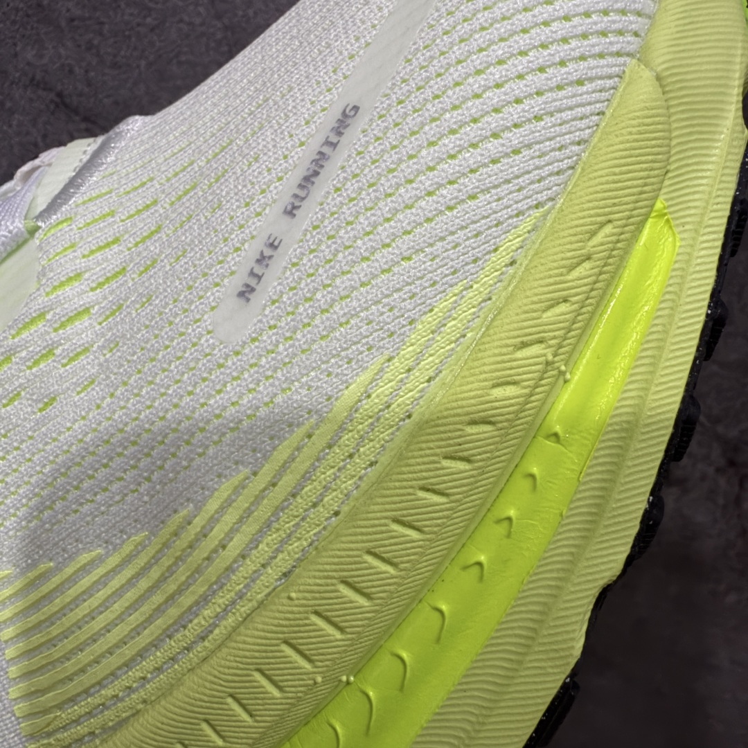 图片[4]-【XE纯原版】Nike Air Zoom Vomero 18 全新科技运动跑鞋 HM6803-100    目前市场最强品质 原版购入开发 鞋面采用硅胶发泡立体印刷 分体式组合大底 上层超临界ZOOM X泡棉 下层一次ReactX泡棉 区别市场一体底 超高质检清洁度 一切材质配件均与原版一致 原楦原纸板开发 匹配原版98%以上 完美弧度版型 原厂鞋标 立体反光鞋盒标 鞋盒防撞海绵 高端玩家必推版本 高价零售必推版本 欢迎对比市面任意版本‼️ 这双鞋简直是时尚与科技的完美融合。 经典黑色鞋面，质感爆棚，搭配超亮眼的银色大勾子，瞬间成为街头焦点。不仅颜值在线，缓震性能更是一绝 不管是日常出街还是慢跑锻炼，都能给双脚极致舒适体验。  码数超全，39- 46 码任你选！别犹豫啦，穿上它，轻松走出潮流范，开启你的时尚运动新旅程！ 码段：36-46-选品中心