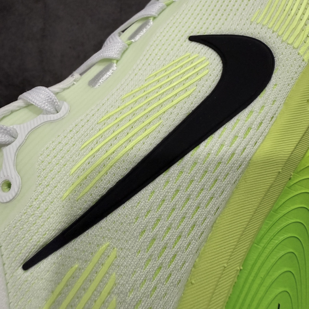 图片[5]-【XE纯原版】Nike Air Zoom Vomero 18 全新科技运动跑鞋 HM6803-100    目前市场最强品质 原版购入开发 鞋面采用硅胶发泡立体印刷 分体式组合大底 上层超临界ZOOM X泡棉 下层一次ReactX泡棉 区别市场一体底 超高质检清洁度 一切材质配件均与原版一致 原楦原纸板开发 匹配原版98%以上 完美弧度版型 原厂鞋标 立体反光鞋盒标 鞋盒防撞海绵 高端玩家必推版本 高价零售必推版本 欢迎对比市面任意版本‼️ 这双鞋简直是时尚与科技的完美融合。 经典黑色鞋面，质感爆棚，搭配超亮眼的银色大勾子，瞬间成为街头焦点。不仅颜值在线，缓震性能更是一绝 不管是日常出街还是慢跑锻炼，都能给双脚极致舒适体验。  码数超全，39- 46 码任你选！别犹豫啦，穿上它，轻松走出潮流范，开启你的时尚运动新旅程！ 码段：36-46-选品中心