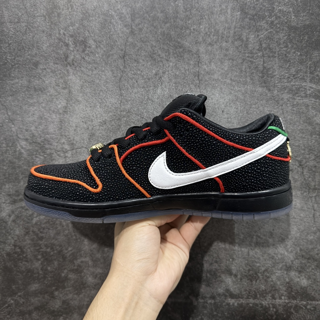 图片[2]-【Top纯原】Bronx Girls Skate x Nike SB Dunk Low 联名款 低帮休闲滑板鞋 HV1664-001  鞋身整体以黑色为主色调，鞋面采用特殊的仿鲨鱼纹路皮革覆盖，搭配白色Swwoosh呈现。  尺码：40 40.5 41 42 42.5 43 44 44.5 45 46 47.5 48.5-选品中心