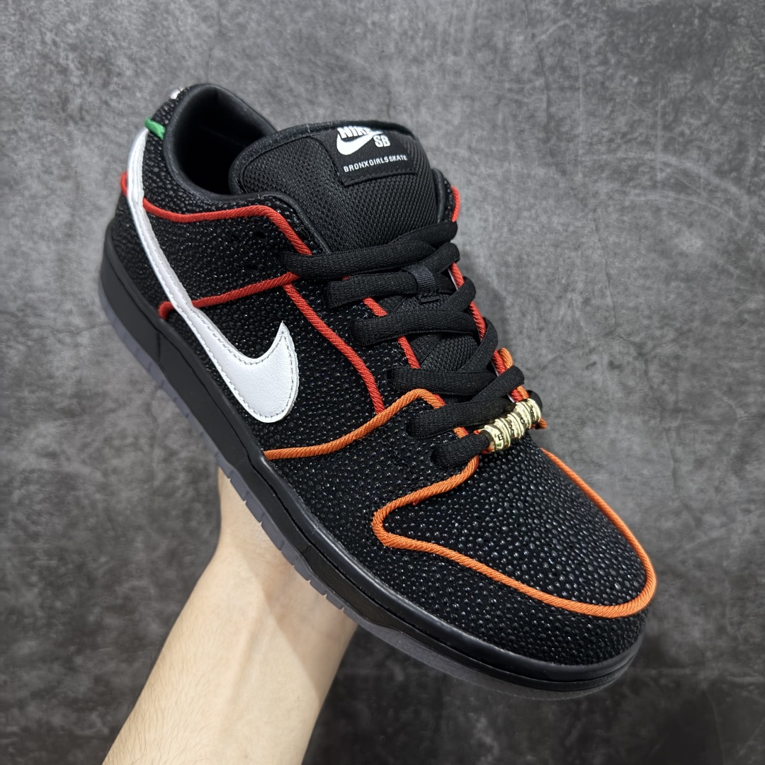 图片[3]-【Top纯原】Bronx Girls Skate x Nike SB Dunk Low 联名款 低帮休闲滑板鞋 HV1664-001  鞋身整体以黑色为主色调，鞋面采用特殊的仿鲨鱼纹路皮革覆盖，搭配白色Swwoosh呈现。  尺码：40 40.5 41 42 42.5 43 44 44.5 45 46 47.5 48.5-选品中心