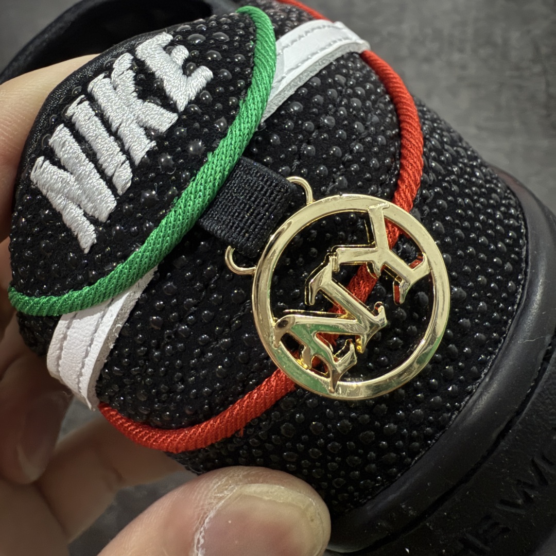 图片[2]-【Top纯原】Bronx Girls Skate x Nike SB Dunk Low 联名款 低帮休闲滑板鞋 HV1664-001  鞋身整体以黑色为主色调，鞋面采用特殊的仿鲨鱼纹路皮革覆盖，搭配白色Swwoosh呈现。  尺码：40 40.5 41 42 42.5 43 44 44.5 45 46 47.5 48.5-选品中心