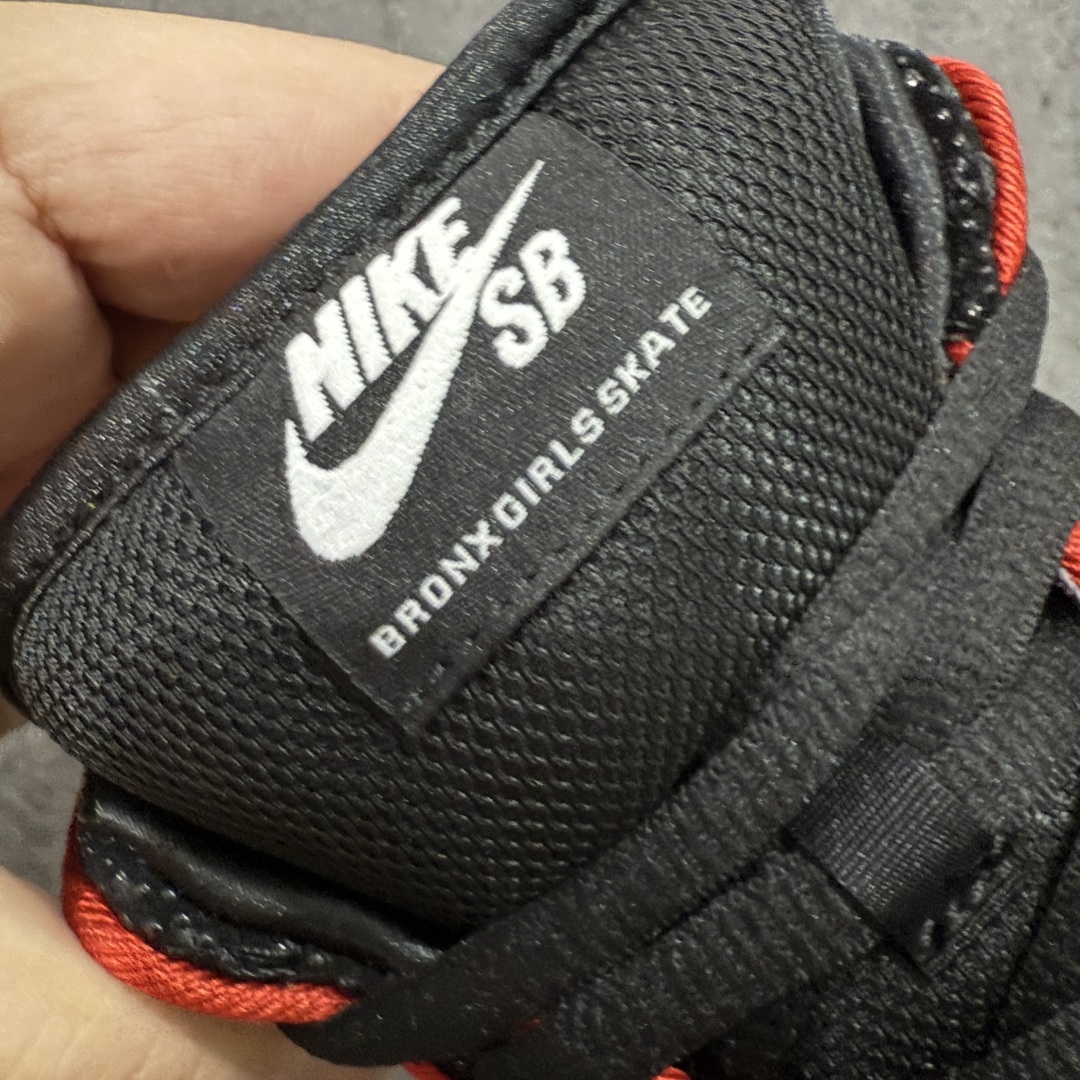 图片[5]-【Top纯原】Bronx Girls Skate x Nike SB Dunk Low 联名款 低帮休闲滑板鞋 HV1664-001  鞋身整体以黑色为主色调，鞋面采用特殊的仿鲨鱼纹路皮革覆盖，搭配白色Swwoosh呈现。  尺码：40 40.5 41 42 42.5 43 44 44.5 45 46 47.5 48.5-选品中心