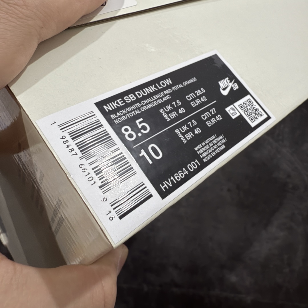 图片[9]-【Top纯原】Bronx Girls Skate x Nike SB Dunk Low 联名款 低帮休闲滑板鞋 HV1664-001  鞋身整体以黑色为主色调，鞋面采用特殊的仿鲨鱼纹路皮革覆盖，搭配白色Swwoosh呈现。  尺码：40 40.5 41 42 42.5 43 44 44.5 45 46 47.5 48.5-选品中心