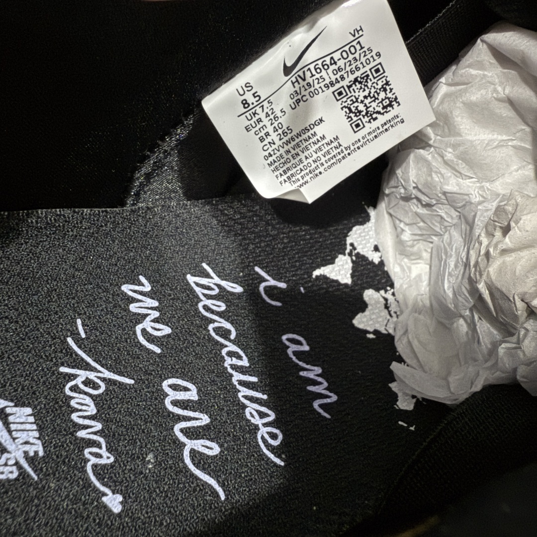 图片[7]-【Top纯原】Bronx Girls Skate x Nike SB Dunk Low 联名款 低帮休闲滑板鞋 HV1664-001  鞋身整体以黑色为主色调，鞋面采用特殊的仿鲨鱼纹路皮革覆盖，搭配白色Swwoosh呈现。  尺码：40 40.5 41 42 42.5 43 44 44.5 45 46 47.5 48.5-选品中心