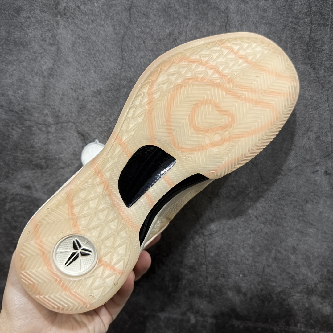 图片[9]-【灭世海外版】NK Zoom Kobe Ⅷ System 科比8代复刻实战运动低帮文化篮球鞋 水蜜桃！ 货号：HQ3138-800！ 尺码：39-47.5！ 纯原海外版气垫品质吊打各路纯原 气压➕耐久双重保障 前掌ZOOM TURBO➕后掌马蹄Zoom 后掌澎湃脚感无出其右 全套冲刀改版 鞋型还原度95% 宽脚选手必入货品 鞋头2.5mm上翘空间 不挤脚 完美释放脚趾活动空间 正码正拍 脚型适配性 市场最强没有之一 鞋面工艺全新升级 100%对标正品 原厂聚氨酯蛇鳞 珠光密度同步正品 Swoosh喷漆工艺 还原度接近100% 全新后跟TPU模具 正确S型弧度 区分市场纯原（市场纯原采用公版模具 后跟TPU几乎无弧度）国产天花板橡胶配方 抓地力爆炸 海外口碑炸裂 鞋舌LOGO正确内嵌压印 原厂碳板 正确原盒 厚积薄发 王者归来 拒绝杀猪 拒绝套路 灭世纯原海外版科比系列 致力打造实战第一标杆！-选品中心