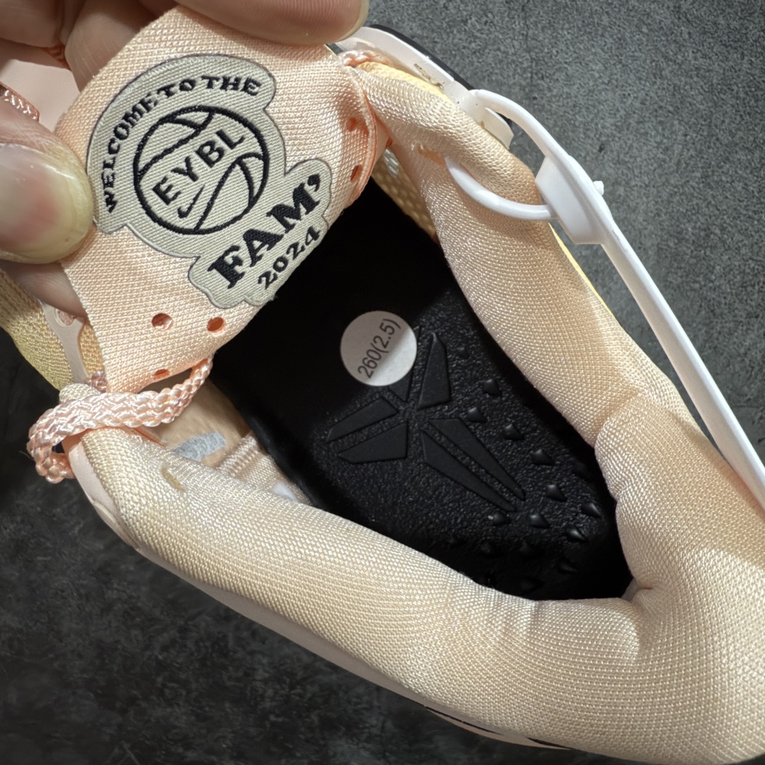 图片[7]-【灭世海外版】NK Zoom Kobe Ⅷ System 科比8代复刻实战运动低帮文化篮球鞋 水蜜桃！ 货号：HQ3138-800！ 尺码：39-47.5！ 纯原海外版气垫品质吊打各路纯原 气压➕耐久双重保障 前掌ZOOM TURBO➕后掌马蹄Zoom 后掌澎湃脚感无出其右 全套冲刀改版 鞋型还原度95% 宽脚选手必入货品 鞋头2.5mm上翘空间 不挤脚 完美释放脚趾活动空间 正码正拍 脚型适配性 市场最强没有之一 鞋面工艺全新升级 100%对标正品 原厂聚氨酯蛇鳞 珠光密度同步正品 Swoosh喷漆工艺 还原度接近100% 全新后跟TPU模具 正确S型弧度 区分市场纯原（市场纯原采用公版模具 后跟TPU几乎无弧度）国产天花板橡胶配方 抓地力爆炸 海外口碑炸裂 鞋舌LOGO正确内嵌压印 原厂碳板 正确原盒 厚积薄发 王者归来 拒绝杀猪 拒绝套路 灭世纯原海外版科比系列 致力打造实战第一标杆！-选品中心