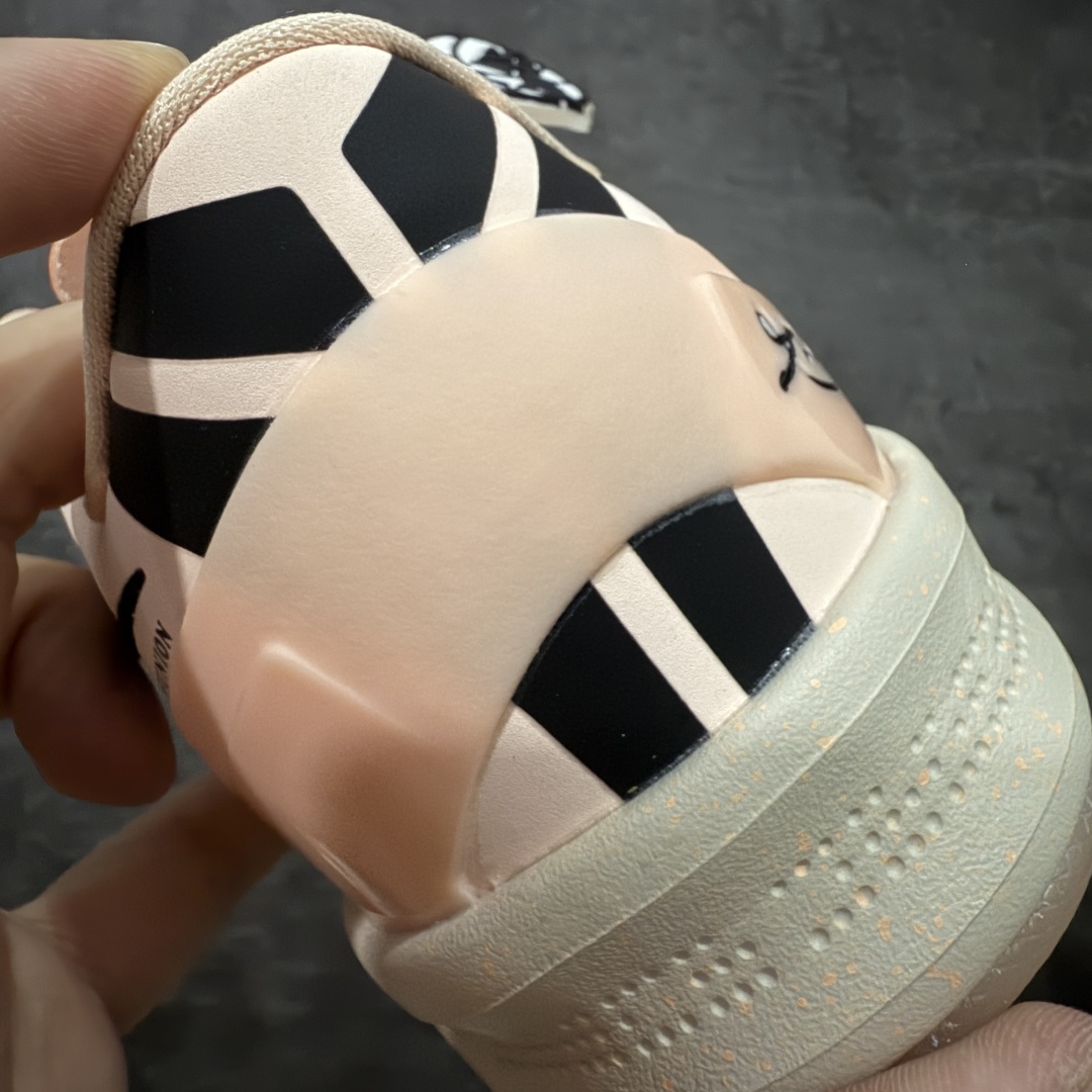 图片[2]-【灭世海外版】NK Zoom Kobe Ⅷ System 科比8代复刻实战运动低帮文化篮球鞋 水蜜桃！ 货号：HQ3138-800！ 尺码：39-47.5！ 纯原海外版气垫品质吊打各路纯原 气压➕耐久双重保障 前掌ZOOM TURBO➕后掌马蹄Zoom 后掌澎湃脚感无出其右 全套冲刀改版 鞋型还原度95% 宽脚选手必入货品 鞋头2.5mm上翘空间 不挤脚 完美释放脚趾活动空间 正码正拍 脚型适配性 市场最强没有之一 鞋面工艺全新升级 100%对标正品 原厂聚氨酯蛇鳞 珠光密度同步正品 Swoosh喷漆工艺 还原度接近100% 全新后跟TPU模具 正确S型弧度 区分市场纯原（市场纯原采用公版模具 后跟TPU几乎无弧度）国产天花板橡胶配方 抓地力爆炸 海外口碑炸裂 鞋舌LOGO正确内嵌压印 原厂碳板 正确原盒 厚积薄发 王者归来 拒绝杀猪 拒绝套路 灭世纯原海外版科比系列 致力打造实战第一标杆！-选品中心