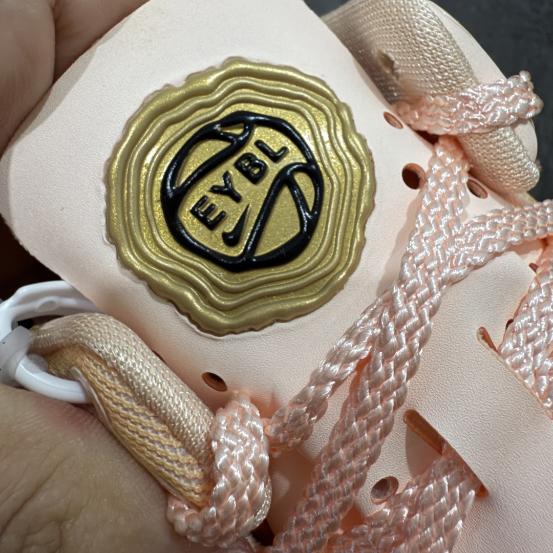 图片[6]-【灭世海外版】NK Zoom Kobe Ⅷ System 科比8代复刻实战运动低帮文化篮球鞋 水蜜桃！ 货号：HQ3138-800！ 尺码：39-47.5！ 纯原海外版气垫品质吊打各路纯原 气压➕耐久双重保障 前掌ZOOM TURBO➕后掌马蹄Zoom 后掌澎湃脚感无出其右 全套冲刀改版 鞋型还原度95% 宽脚选手必入货品 鞋头2.5mm上翘空间 不挤脚 完美释放脚趾活动空间 正码正拍 脚型适配性 市场最强没有之一 鞋面工艺全新升级 100%对标正品 原厂聚氨酯蛇鳞 珠光密度同步正品 Swoosh喷漆工艺 还原度接近100% 全新后跟TPU模具 正确S型弧度 区分市场纯原（市场纯原采用公版模具 后跟TPU几乎无弧度）国产天花板橡胶配方 抓地力爆炸 海外口碑炸裂 鞋舌LOGO正确内嵌压印 原厂碳板 正确原盒 厚积薄发 王者归来 拒绝杀猪 拒绝套路 灭世纯原海外版科比系列 致力打造实战第一标杆！-选品中心