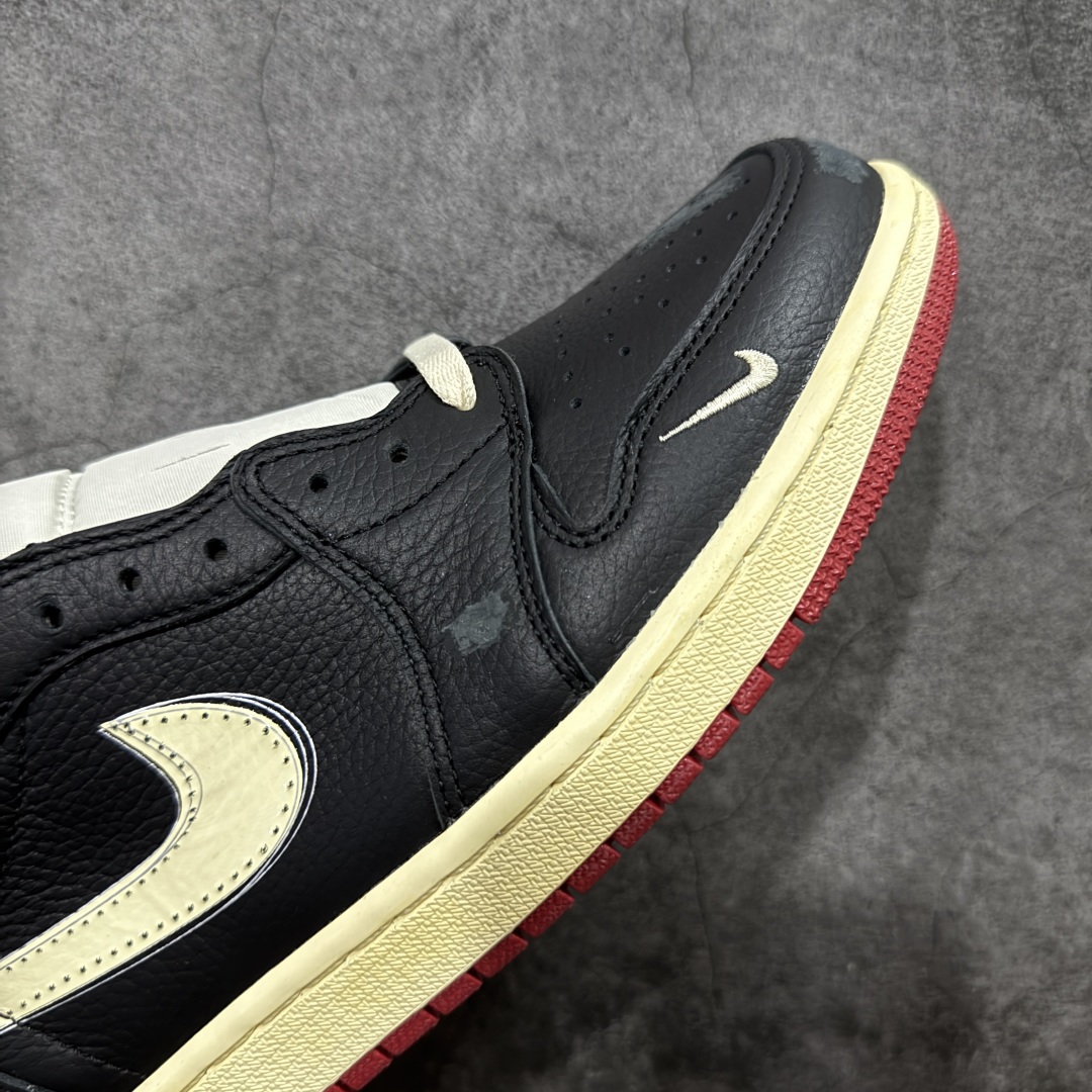 图片[6]-【KZ纯原】Nigel Sylvester x Air Jordan 1 Low OG Nitro \”Better With Time\” 低帮 黑白红 AJ1低邦 白黑红 尿渍2.0 男女同款 乔丹篮球鞋系列 国内一线头部知名大厂出品 高端外贸零售专供品质 原鞋原楦头纸板开发 原厂防尘纸 极致一眼正品既视感 以\”Better With Time\”（随时间而愈佳）为核心概念，通过刻意做旧工艺模拟BMX 运动自然磨损，黑色粒面皮革搭配人工刮痕、擦色，模仿长期骑行后的斑驳感，最特别的是刻意但不夸张的做旧处理；米白色的Swoosh Logo标志为整体增添了几分复古美感，而鞋垫与鞋舌上的\”Bike Air\”标志以及鞋身内衬的\”JJordan Biking Co. EST. 2017\”字样，则彰显了其联名身份；后跟Wings Logo则以米黄色压印呈现，鞋头外侧添加金属金色Mini Swoosh Logos，兼具辨识度与反光实用性；最后以氧化泛黄中底搭配红色橡胶外底完善整体设计收尾。 货号：IB8958-001 尺码：36-47.5带半码-选品中心