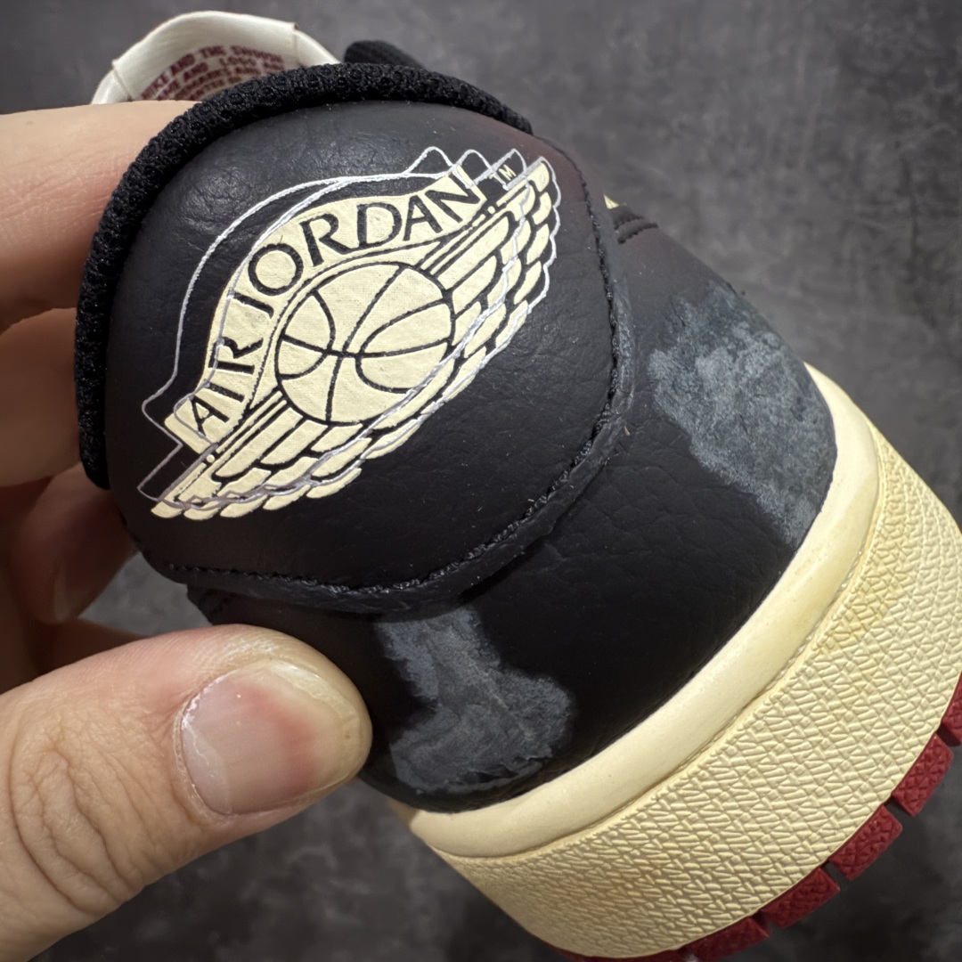 图片[2]-【KZ纯原】Nigel Sylvester x Air Jordan 1 Low OG Nitro \”Better With Time\” 低帮 黑白红 AJ1低邦 白黑红 尿渍2.0 男女同款 乔丹篮球鞋系列 国内一线头部知名大厂出品 高端外贸零售专供品质 原鞋原楦头纸板开发 原厂防尘纸 极致一眼正品既视感 以\”Better With Time\”（随时间而愈佳）为核心概念，通过刻意做旧工艺模拟BMX 运动自然磨损，黑色粒面皮革搭配人工刮痕、擦色，模仿长期骑行后的斑驳感，最特别的是刻意但不夸张的做旧处理；米白色的Swoosh Logo标志为整体增添了几分复古美感，而鞋垫与鞋舌上的\”Bike Air\”标志以及鞋身内衬的\”JJordan Biking Co. EST. 2017\”字样，则彰显了其联名身份；后跟Wings Logo则以米黄色压印呈现，鞋头外侧添加金属金色Mini Swoosh Logos，兼具辨识度与反光实用性；最后以氧化泛黄中底搭配红色橡胶外底完善整体设计收尾。 货号：IB8958-001 尺码：36-47.5带半码-选品中心