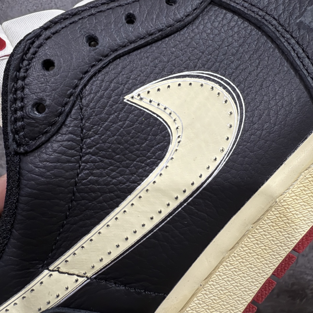 图片[3]-【KZ纯原】Nigel Sylvester x Air Jordan 1 Low OG Nitro \”Better With Time\” 低帮 黑白红 AJ1低邦 白黑红 尿渍2.0 男女同款 乔丹篮球鞋系列 国内一线头部知名大厂出品 高端外贸零售专供品质 原鞋原楦头纸板开发 原厂防尘纸 极致一眼正品既视感 以\”Better With Time\”（随时间而愈佳）为核心概念，通过刻意做旧工艺模拟BMX 运动自然磨损，黑色粒面皮革搭配人工刮痕、擦色，模仿长期骑行后的斑驳感，最特别的是刻意但不夸张的做旧处理；米白色的Swoosh Logo标志为整体增添了几分复古美感，而鞋垫与鞋舌上的\”Bike Air\”标志以及鞋身内衬的\”JJordan Biking Co. EST. 2017\”字样，则彰显了其联名身份；后跟Wings Logo则以米黄色压印呈现，鞋头外侧添加金属金色Mini Swoosh Logos，兼具辨识度与反光实用性；最后以氧化泛黄中底搭配红色橡胶外底完善整体设计收尾。 货号：IB8958-001 尺码：36-47.5带半码-选品中心