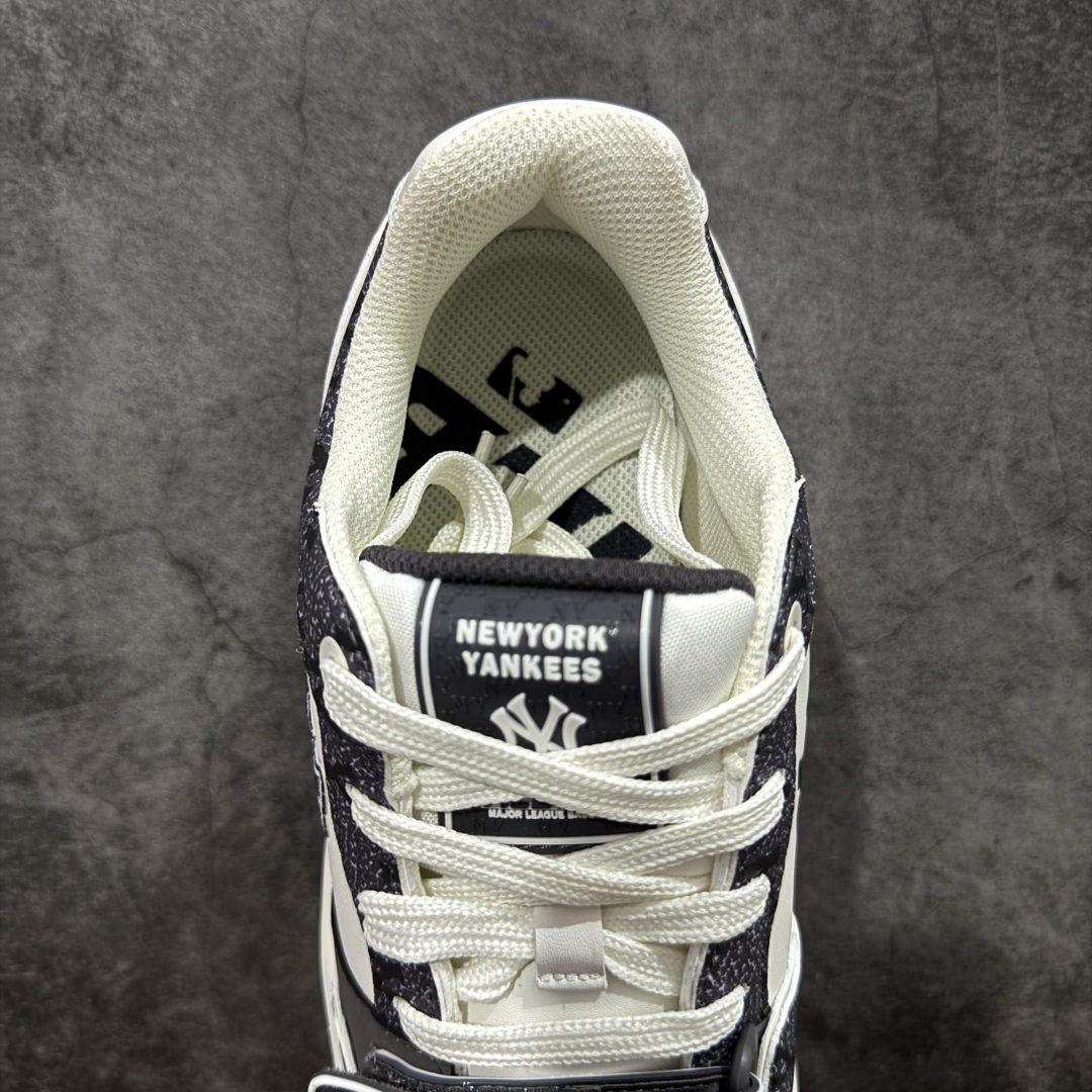 图片[8]-【纯原订单】MLB Chunky Liner Basic NY复古印花学长鞋系列低帮轻量增高厚底百搭休闲运动慢跑鞋板鞋 Korea韩国联名NY美国榄球纽约洋基队限定 市场第一梯队品质 韩国代购版本 MLB专用菱形双针中底布 重点细节中底布带注胶孔 原厂NFC感应吊牌 支持鉴定 一个两位数 原盒原标 全套原楦原纸板原厂数据开发 中韩文保养标贴 绿色防霉片 平台代购专供 独家一比一RB+MD组合大底 高频后跟小人Logo精准对位立体饱满 正确网布加超迁鞋面 转印中底走线紧密 转印Logo工艺表层防刮不掉色 尺码：36 36.5 37.5 38 38.5 39 40 40.5 41 42 42.5 43 44 44.5 45-选品中心