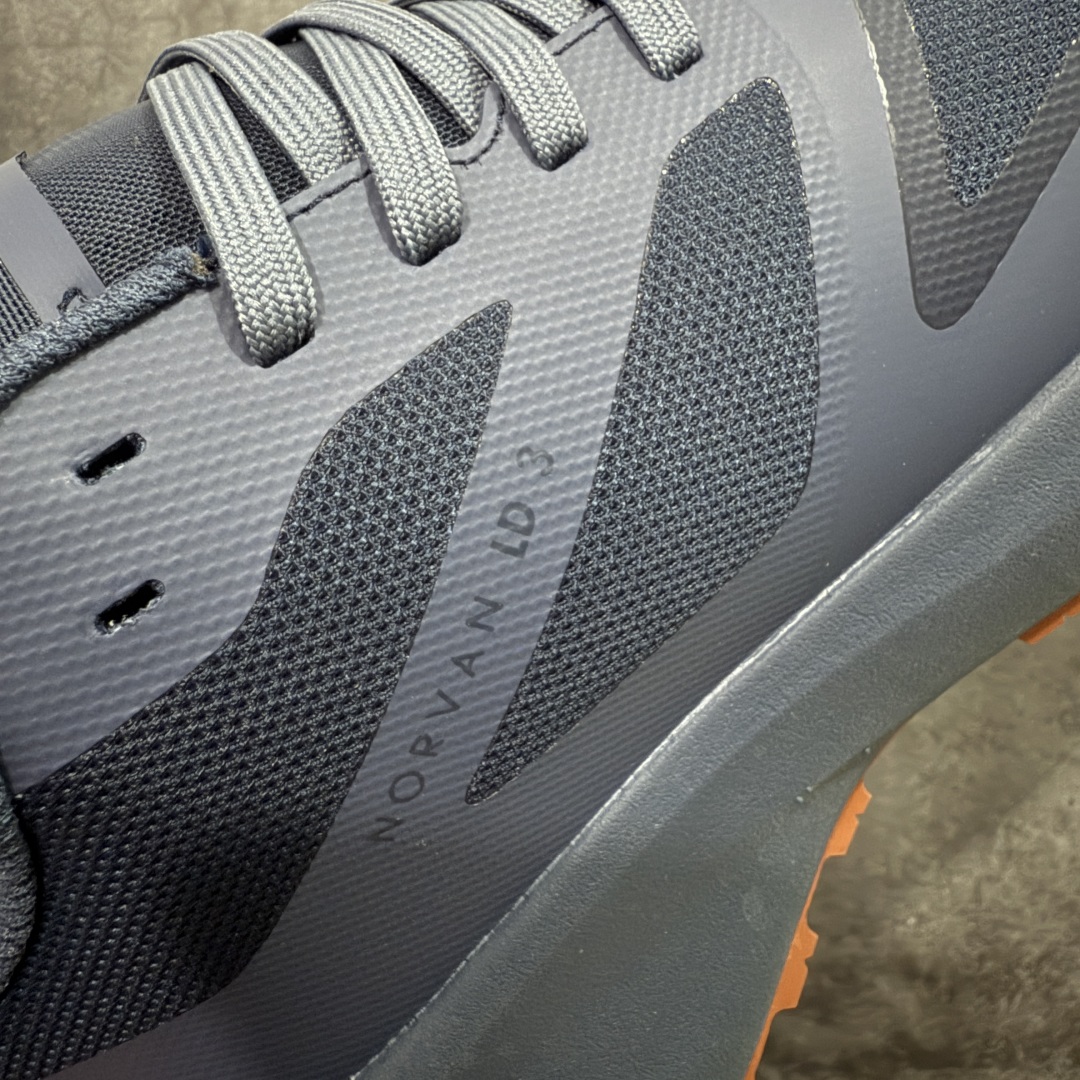 图片[3]-【莞顶防水版】始祖鸟Arc\’teryx Norvan LD3 GTX Trail 北温哥华三代系列长距离越野徒步户外运动跑鞋 市场唯一真正防水防污版 正确原厂GTX鞋面 区别假材料 品质细节一步到位 细节对应原版无差别 区别市面错版 ARC\’TERYX始祖鸟，户外运动产品的天花板品牌，2017年发布第一款越野跑鞋NORVAN VT，始祖鸟的越野跑鞋分为三个系列，分别是：VT（Vertical Terrain垂直地形）、LD（Long Distance长距离）、SL（Super Light超轻），发展到今日已经更新到了第三代产品，而NORVAN的命名源于北温哥华（North Vancouver）代表高性能越野跑系统。在2018年我测评了始祖鸟第一代长距离越野跑鞋NORVAN LD，而这次测评的，正是该系列的第三代产品NORVAN LD 3，它与初代相比可以说是脱胎换骨的改变。在整体外观方面，NORVAN LD 3保持了ARC\’TERYX始祖鸟一贯的设计风格，配色一如既往的“素”，使用纯色营造出高级感。鞋面采用单层网孔Cordura®鞋面，与初代的紧密编织鞋面相比透气性能更好，鞋面热压了TPU薄膜支撑鞋面，得益于靠近中底整圈的热压TPU，使NORVAN LD 3的涉水深度更深。NORVAN LD 3帮面一体成型，只在跟杯正中进行缝合，跟杯有硬质港宝，能有效支撑和锁定足跟，足跟外侧印刷了ARC\’TERYX始祖鸟LOGO。鞋头多层防踢设计保护脚趾，避免脚趾踢到尖利的岩石导致受伤 尺码：36/45 含半码-选品中心