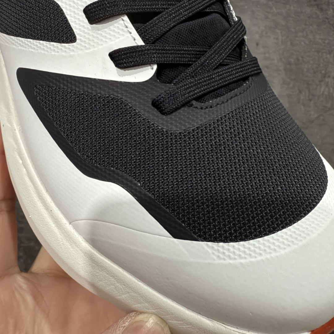 图片[4]-【莞顶防水版】始祖鸟Arc\’teryx Norvan LD3 GTX Trail 北温哥华三代系列长距离越野徒步户外运动跑鞋 市场唯一真正防水防污版 正确原厂GTX鞋面 区别假材料 品质细节一步到位 细节对应原版无差别 区别市面错版 ARC\’TERYX始祖鸟，户外运动产品的天花板品牌，2017年发布第一款越野跑鞋NORVAN VT，始祖鸟的越野跑鞋分为三个系列，分别是：VT（Vertical Terrain垂直地形）、LD（Long Distance长距离）、SL（Super Light超轻），发展到今日已经更新到了第三代产品，而NORVAN的命名源于北温哥华（North Vancouver）代表高性能越野跑系统。在2018年我测评了始祖鸟第一代长距离越野跑鞋NORVAN LD，而这次测评的，正是该系列的第三代产品NORVAN LD 3，它与初代相比可以说是脱胎换骨的改变。在整体外观方面，NORVAN LD 3保持了ARC\’TERYX始祖鸟一贯的设计风格，配色一如既往的“素”，使用纯色营造出高级感。鞋面采用单层网孔Cordura®鞋面，与初代的紧密编织鞋面相比透气性能更好，鞋面热压了TPU薄膜支撑鞋面，得益于靠近中底整圈的热压TPU，使NORVAN LD 3的涉水深度更深。NORVAN LD 3帮面一体成型，只在跟杯正中进行缝合，跟杯有硬质港宝，能有效支撑和锁定足跟，足跟外侧印刷了ARC\’TERYX始祖鸟LOGO。鞋头多层防踢设计保护脚趾，避免脚趾踢到尖利的岩石导致受伤 尺码：36/45 含半码-选品中心