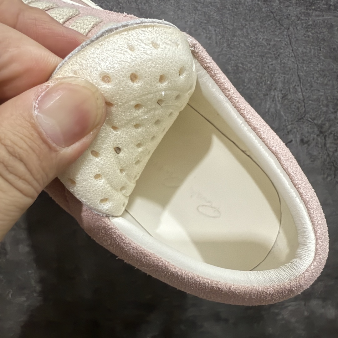 图片[8]-【莞顶渠道】瑞克 欧文斯Rick owens 主线 经典西瓜头 RO皮面低帮 进口原料牛皮 莞产超级顶货 新配色陆续上架 产品只会越做越漂亮💯 鞋头采用原版一致工艺 又翘又歪的效果目前这个技术市面上的任何版本都达不到这个效果 私模开发 细节一步到位不敢说百分百💯保证有百分之98还原 慢工出细活 好的产品不怕晚 这次的开发针对艺术家 收藏家 高品质 的人群 水染粒面小牛皮材质，和针车间距都是极致还原！ 顶级头层的小牛皮，质感无敌，奢侈品的触感！ 定制品牌logo的拉链！超大一比一规格礼盒装，重达3斤以上，外加定制欧文斯保护盒！ 配有日文、英文，双语种配件卡片！细节诠释，一件不落。 鞋盒翻盖 三标，正面+底部都一一做到！虽然增加不了实质的成本，但是打磨产品的细节，再微小也会还原！ 尺码：35 36 37 38 39 40 41 42 43 44 45 46-选品中心