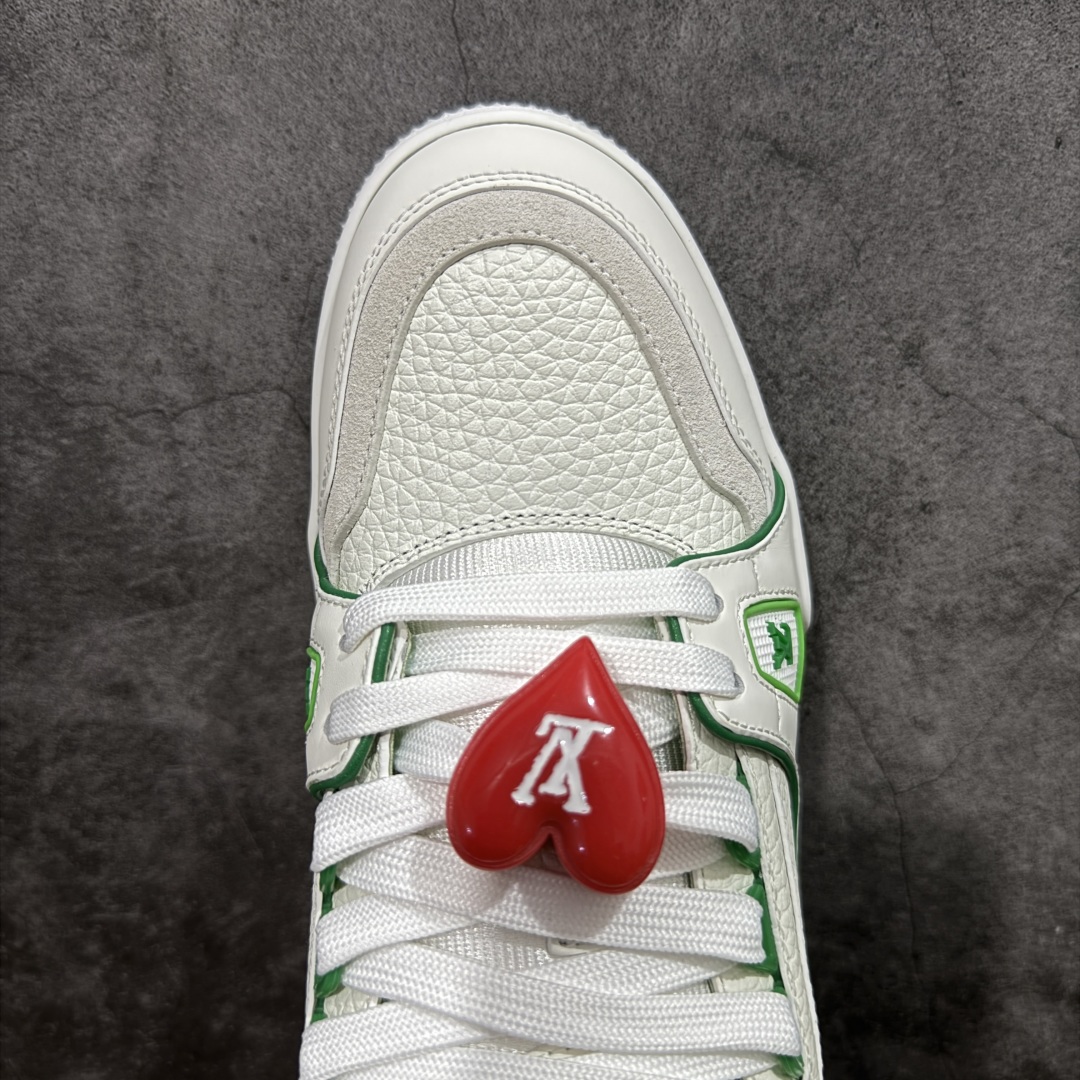 图片[5]-【广东纯原版本】LV Louis Vuitton Trainer 限定联名 低帮休闲板鞋 代购级别 ZP级全套包装 原版购入历时近两个月开发打造！ 经典多拼色超好看 原版完美楦型 调试了两个月 鞋面独家订制压纹粒面小牛皮 大底TPU、模具费2w+ 质感媲美原版 垫脚聚米微料加透气英伦网布 细节原版一致 ❗️请注意区分市面通货材料 版型 包装配件 尺码： 38 39 40 41 42 43 44 45 46-选品中心