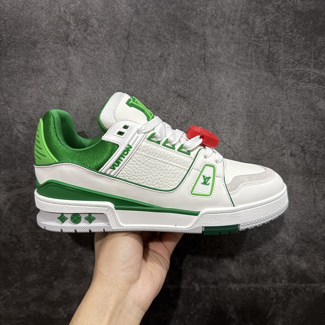 【广东纯原版本】LV Louis Vuitton Trainer 限定联名 低帮休闲板鞋 代购级别 ZP级全套包装 原版购入历时近两个月开发打造! 经典多拼色超好看 原版完美楦型 调试了两个月 鞋面独家订制压纹粒面小牛皮 大底TPU、模具费2w+ 质感媲美原版 垫脚聚米微料加透气英伦网布 细节原版一致 ❗️请注意区分市面通货材料 版型 包装配件 尺码: 38 39 40 41 42 43 44 45 46-选品中心