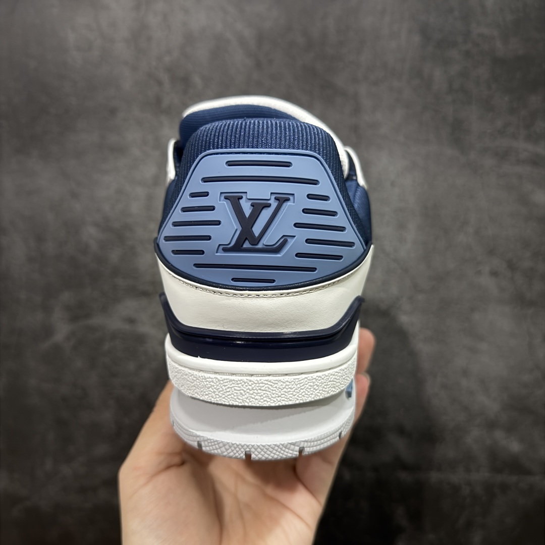图片[4]-【广东纯原版本】LV Louis Vuitton Trainer 限定联名 低帮休闲板鞋 代购级别 ZP级全套包装 原版购入历时近两个月开发打造！ 经典多拼色超好看 原版完美楦型 调试了两个月 鞋面独家订制压纹粒面小牛皮 大底TPU、模具费2w+ 质感媲美原版 垫脚聚米微料加透气英伦网布 细节原版一致 ❗️请注意区分市面通货材料 版型 包装配件 尺码： 38 39 40 41 42 43 44 45 46-选品中心