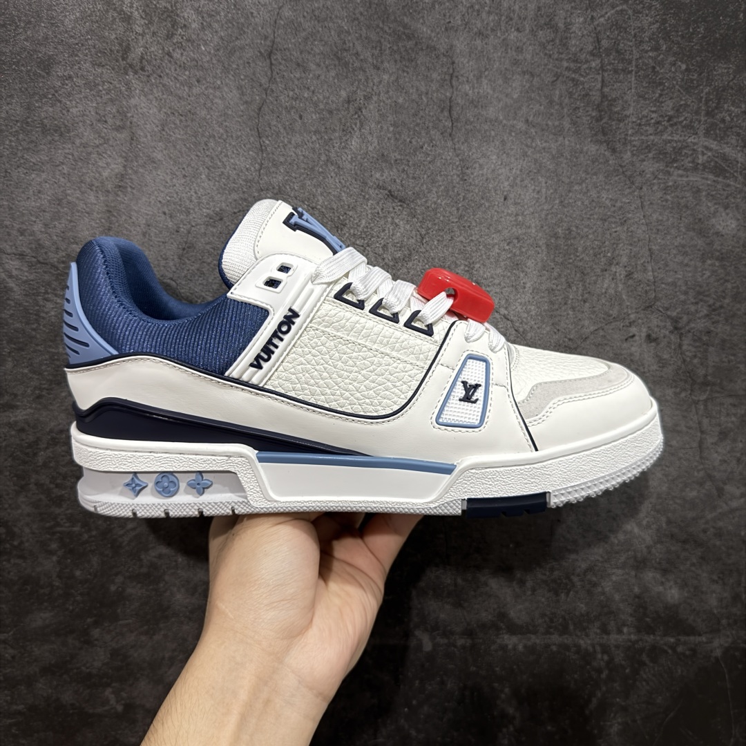 【广东纯原版本】LV Louis Vuitton Trainer 限定联名 低帮休闲板鞋 代购级别 ZP级全套包装 原版购入历时近两个月开发打造! 经典多拼色超好看 原版完美楦型 调试了两个月 鞋面独家订制压纹粒面小牛皮 大底TPU、模具费2w+ 质感媲美原版 垫脚聚米微料加透气英伦网布 细节原版一致 ❗️请注意区分市面通货材料 版型 包装配件 尺码: 38 39 40 41 42 43 44 45 46-选品中心
